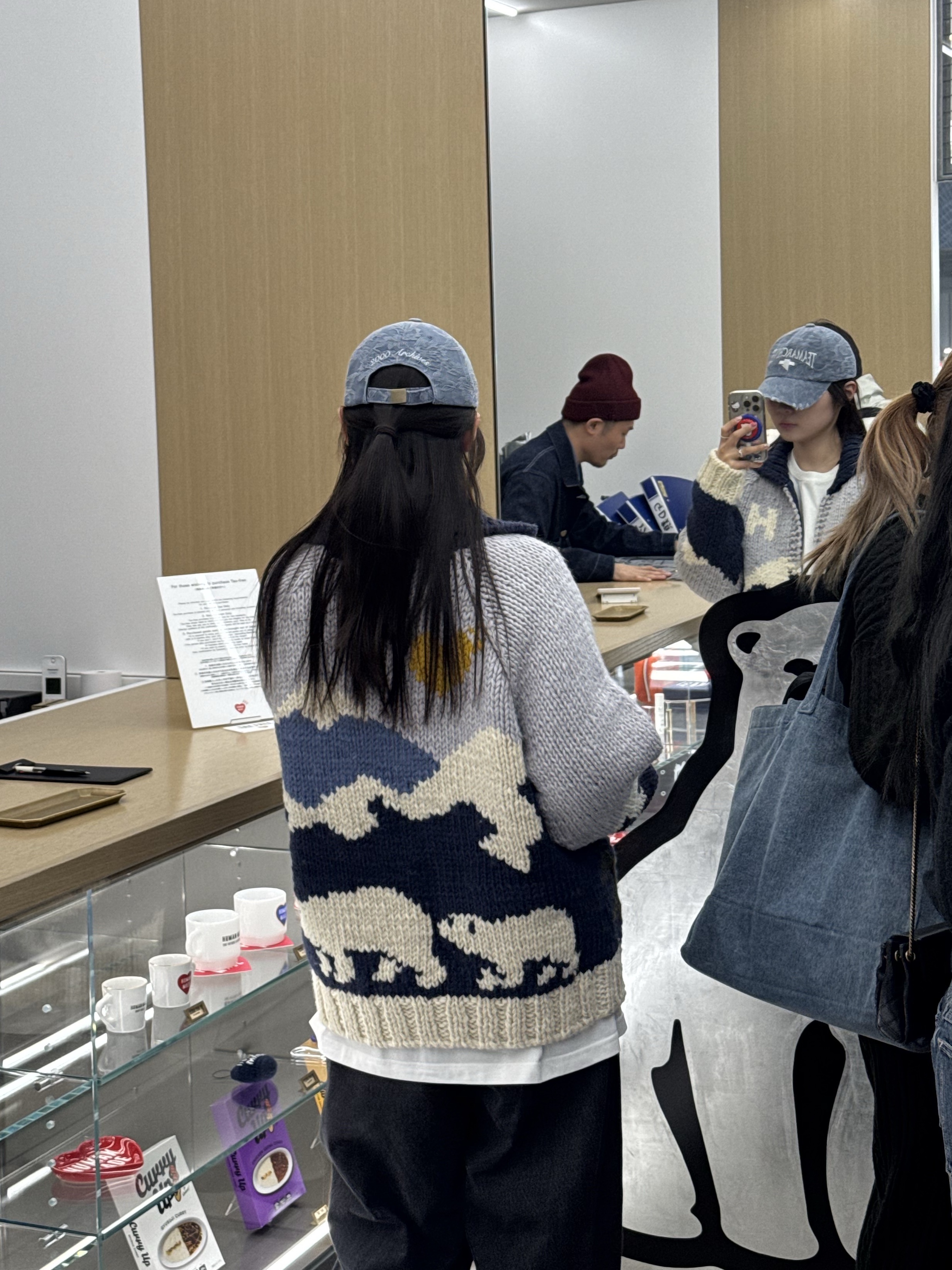 Human Made Polar Bear Cowichan Navy 착용 스타일