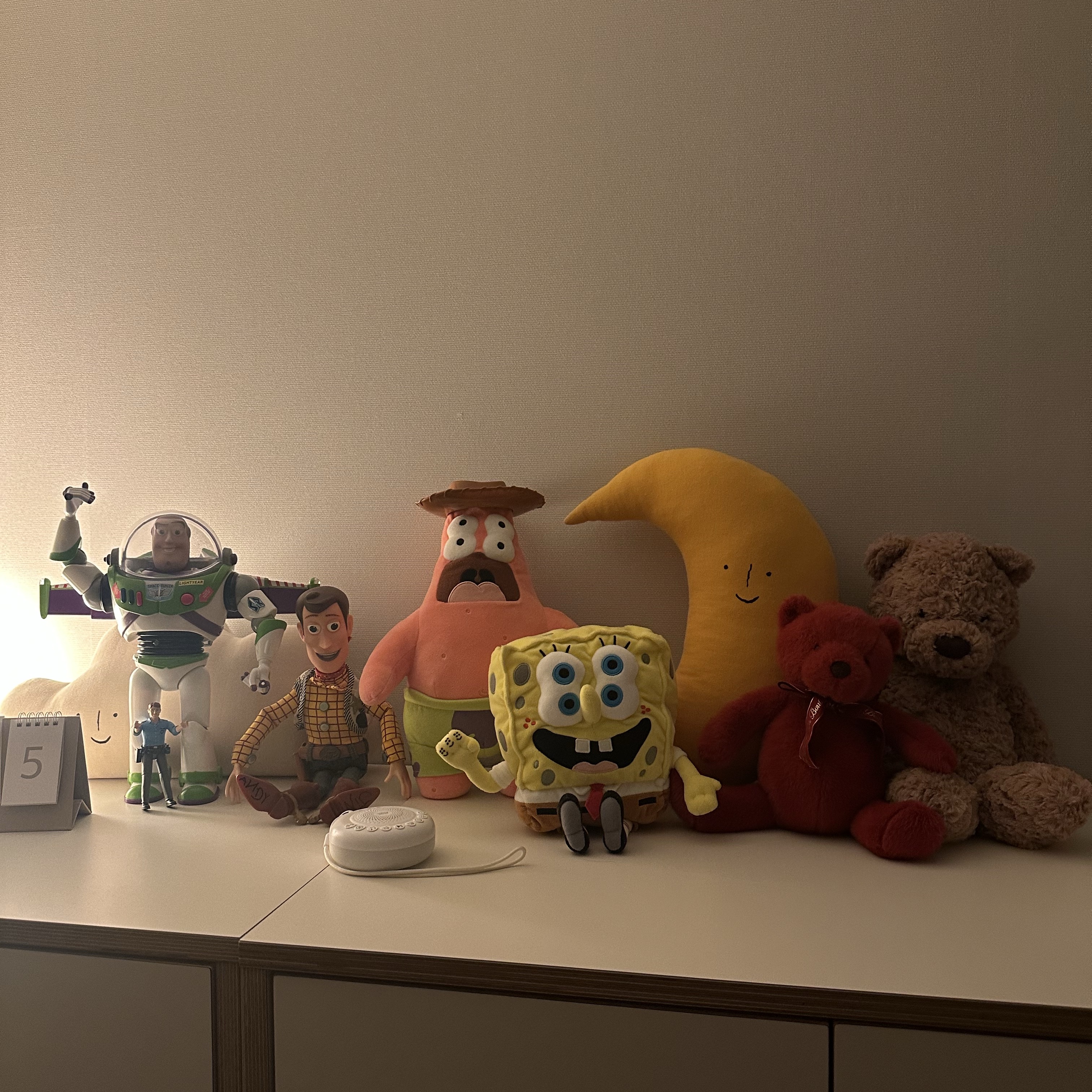Uniqlo UT x CPFM x SpongeBob Plush Toy SpongeBob, Uniqlo UT x CPFM x SpongeBob Plush Toy Patrick Star 착용 스타일