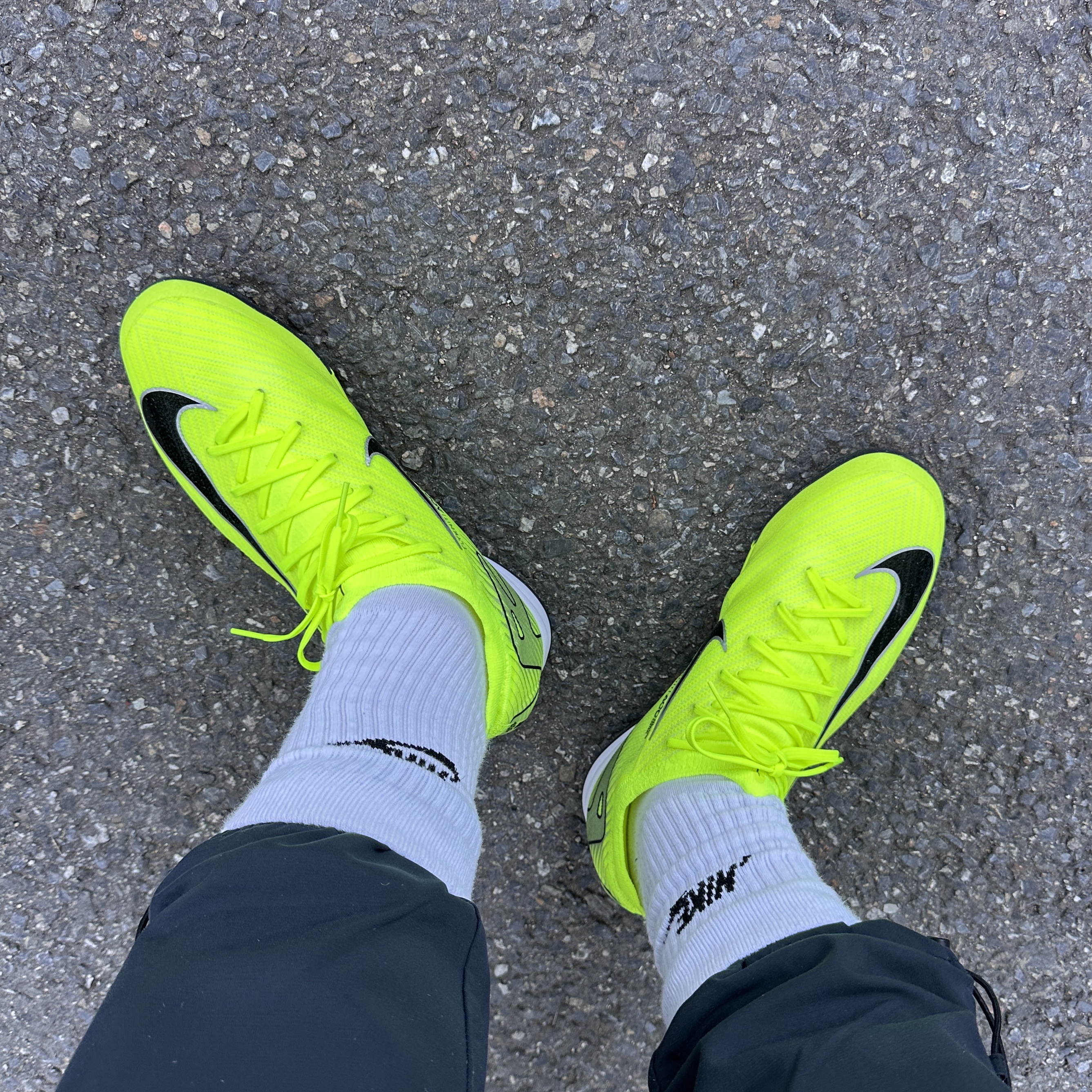 Nike Zoom Mercurial Vapor 16 Pro TF Volt Black 착용 스타일