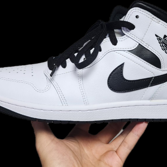 Jordan 1 Mid White Black 착용 스타일