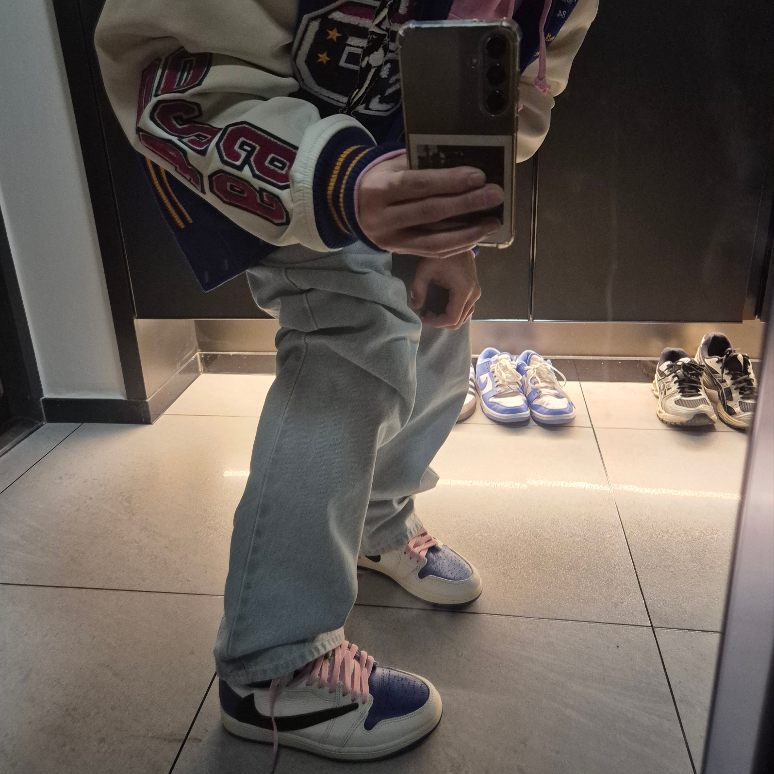 Jordan 1 x Travis Scott x Fragment Retro High OG SP Military Blue 착용 스타일 - 6