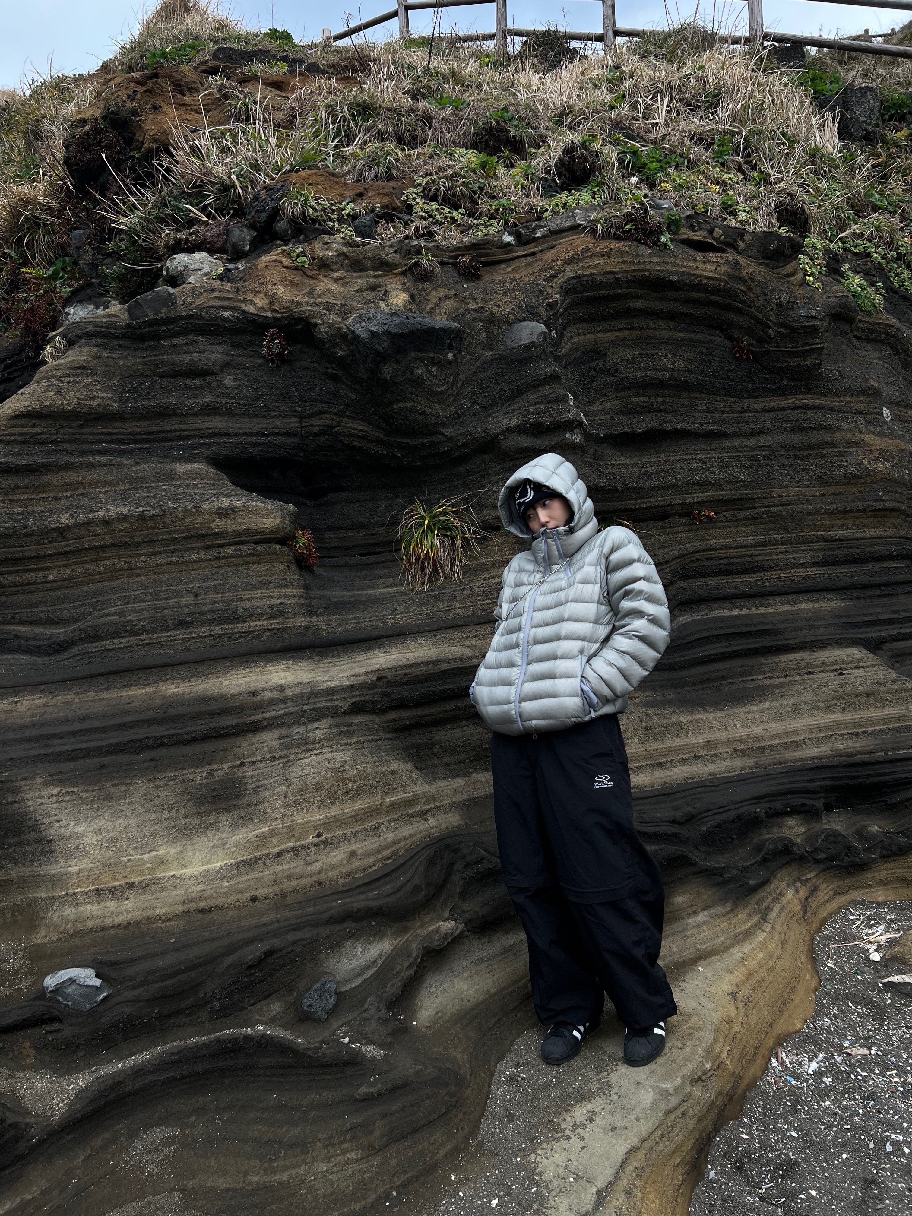 Sansan Gear Suffix Puffer Jacket Grey - 24FW, Arc'teryx Grotto Toque Black Void 착용 스타일 - 4
