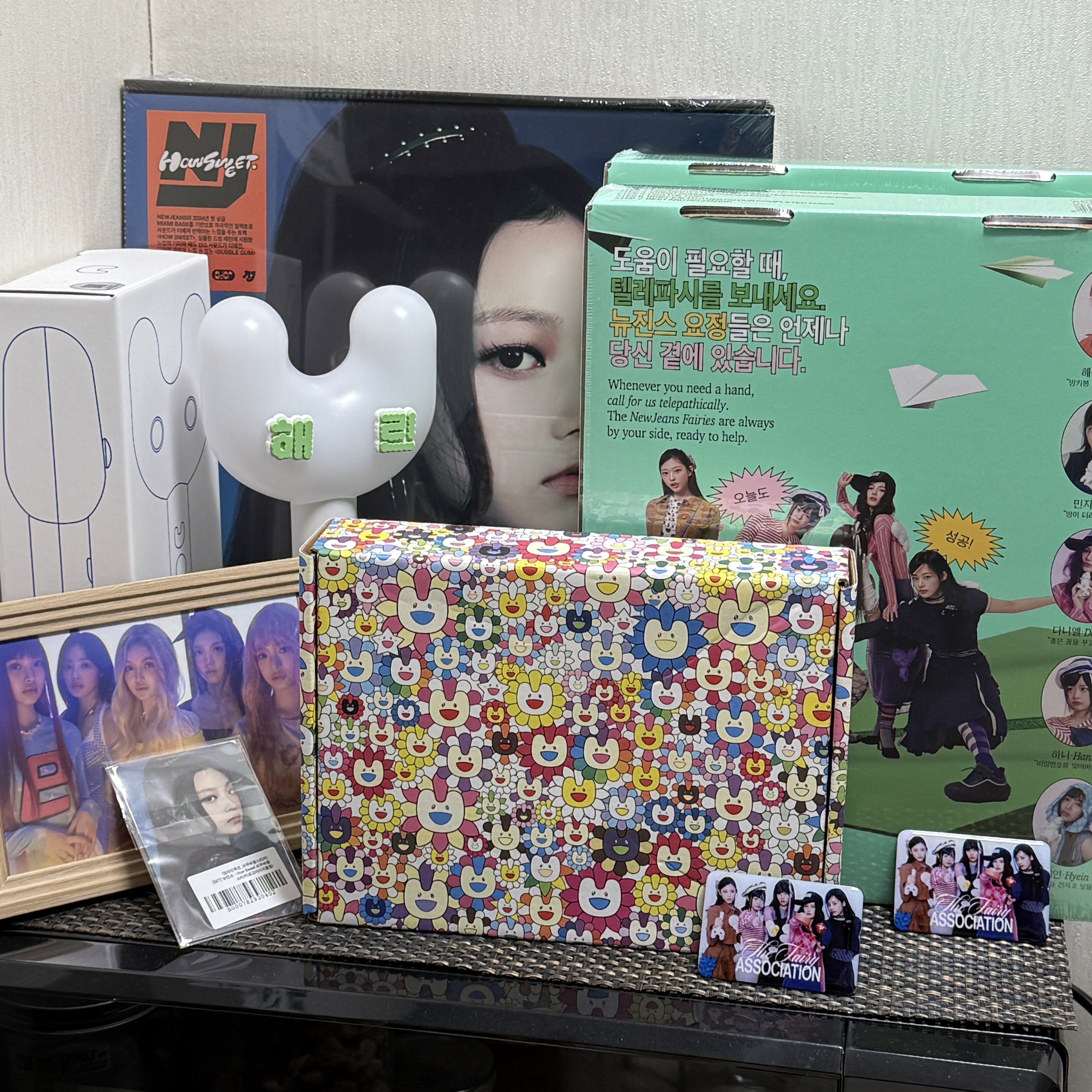 NewJeans The Fairy Association Season’s Greetings 2025, NewJeans Official Light Stick & Parts Set Haerin 착용 스타일