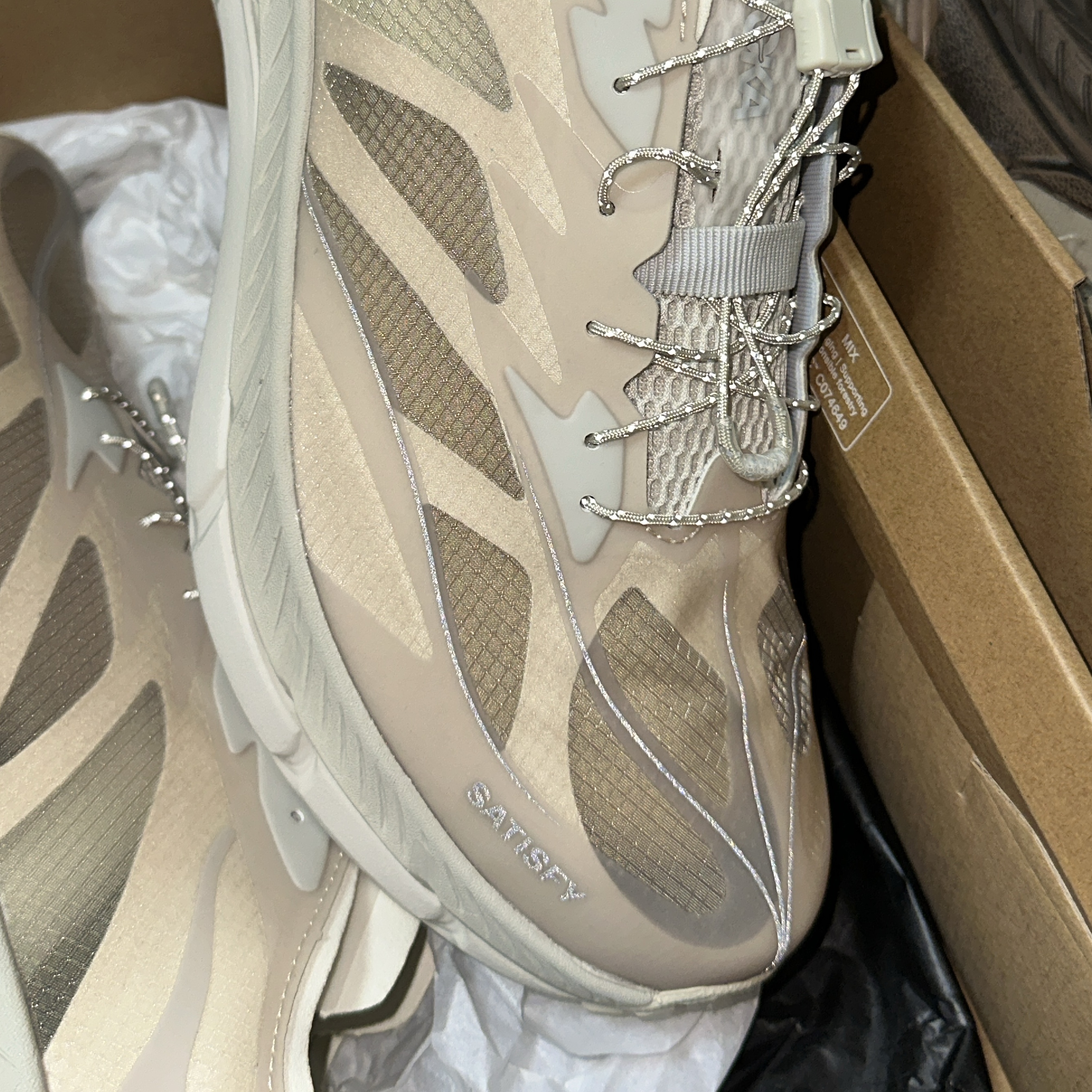 Hoka x Satisfy Mafate Speed 4 Lite Bone 착용 스타일