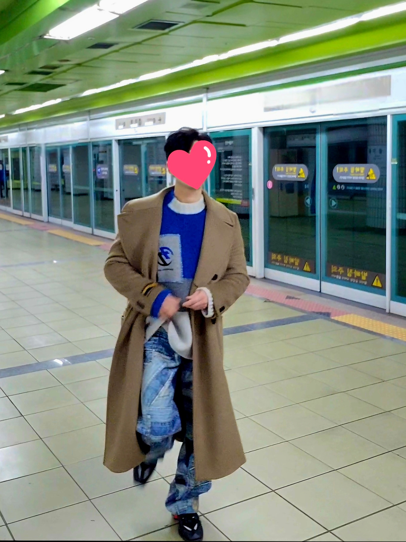 Zara x Ader Error Patchwork Oversize Knit Sweater Multicolor, Nike x Martine Rose Shox MR4 Black 착용 스타일