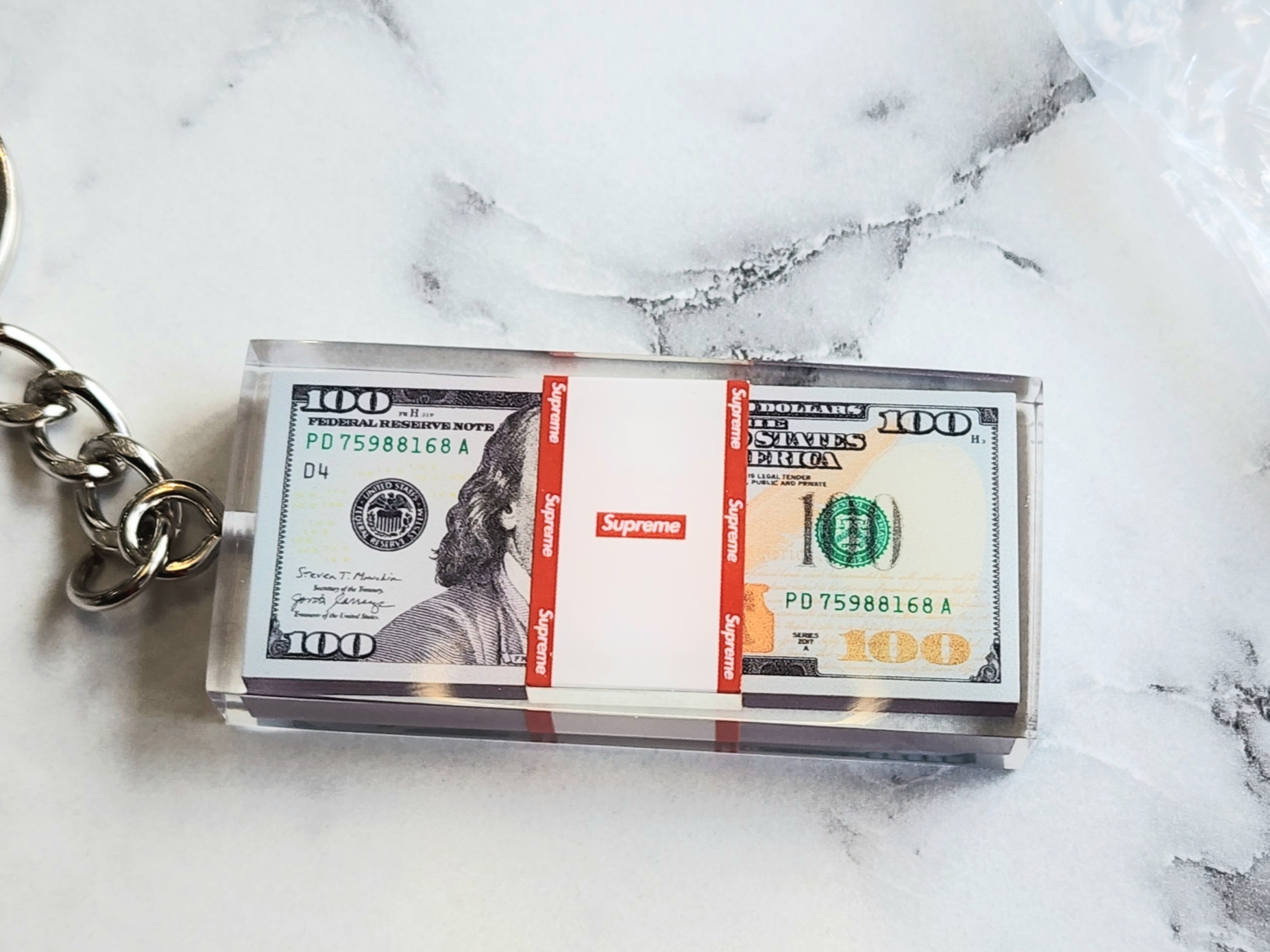 Supreme Cash Paperweight Keychain Multicolor - 24FW 착용 스타일