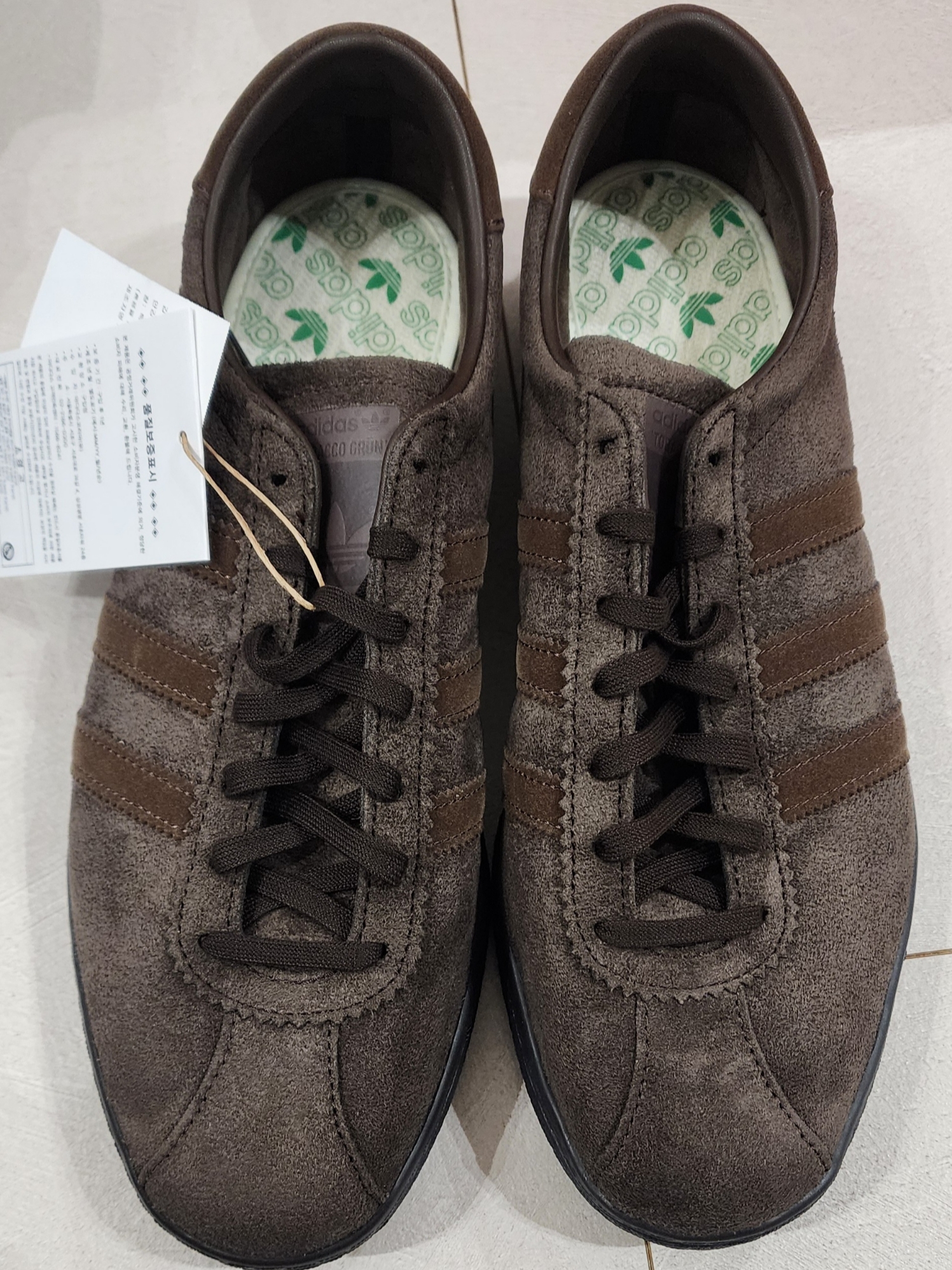 Adidas Tobacco Gruen Dark Brown 착용 스타일