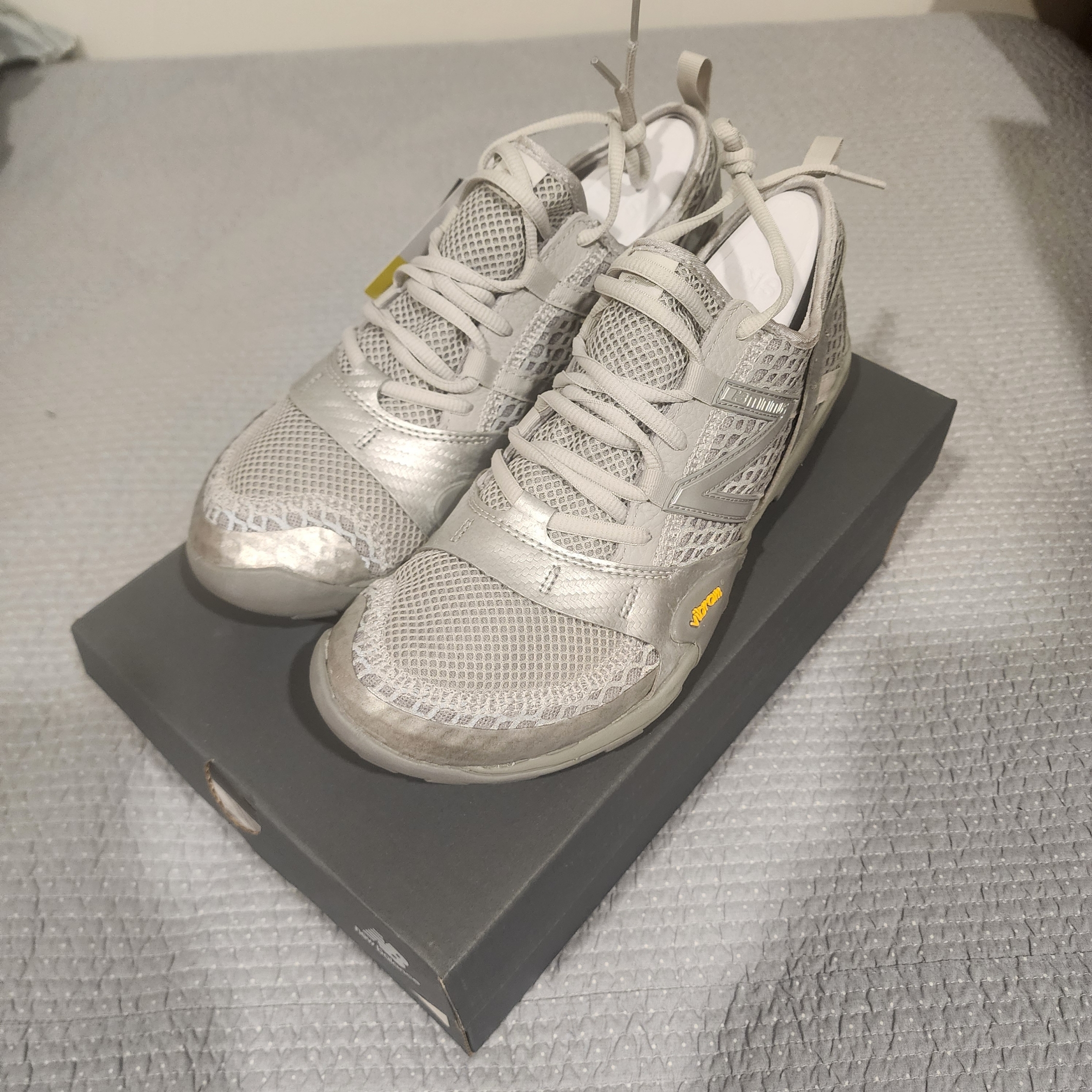 New Balance Minimus MT10O Slate Grey Silver Metallic 착용 스타일 - 5