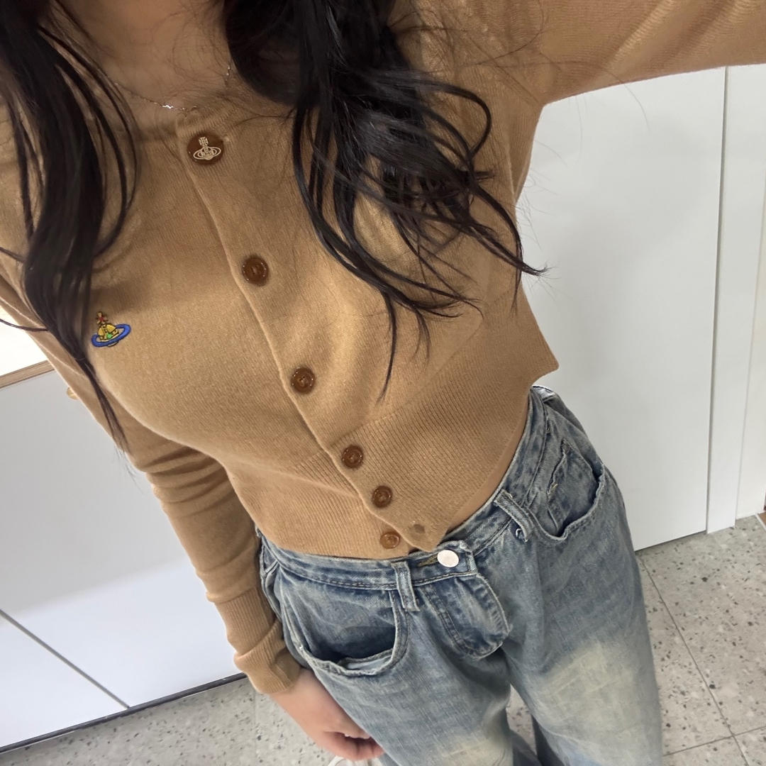 (W) Vivienne Westwood Bea Cropped Cardigan Camel 착용 스타일 - 2