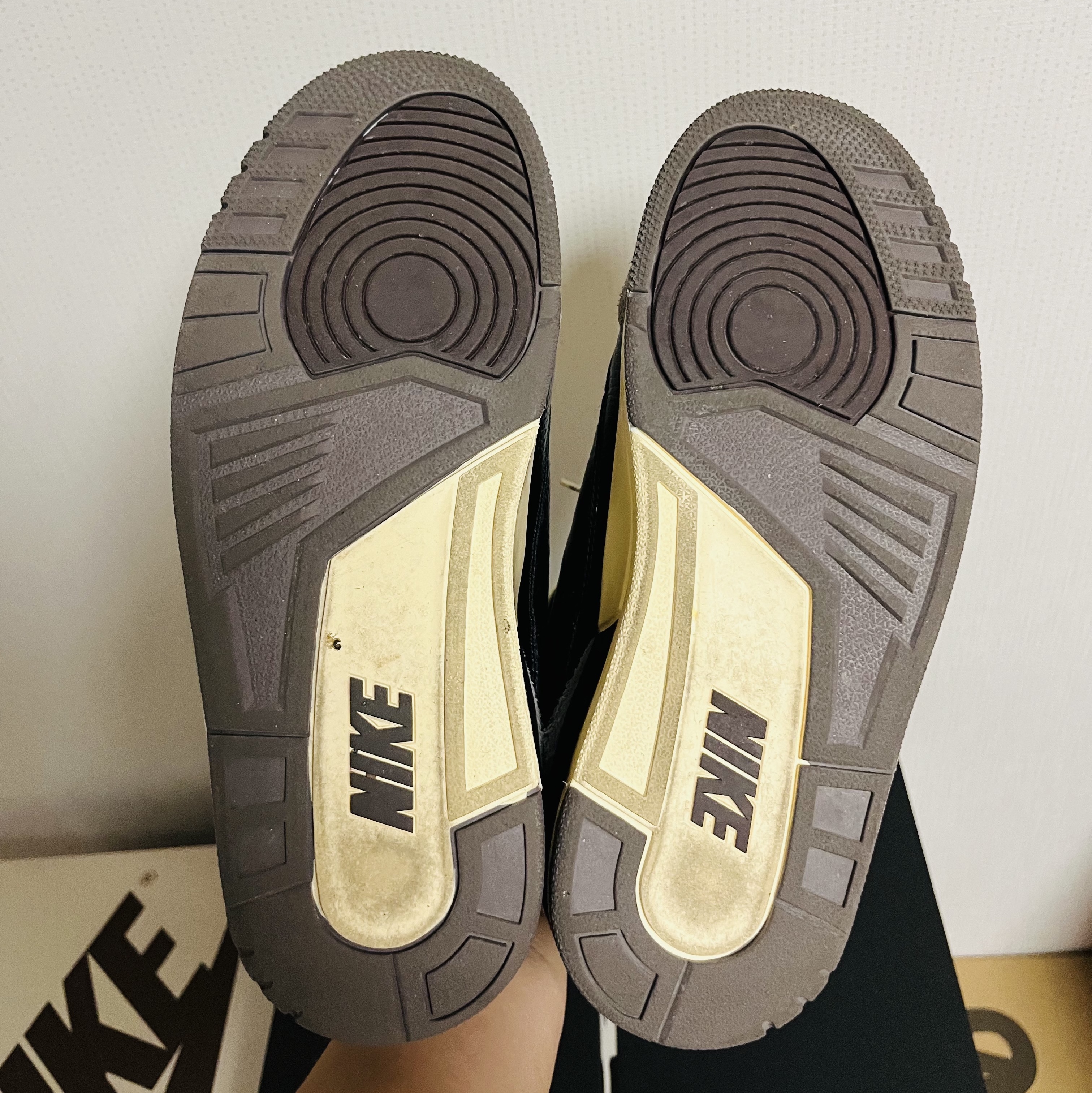 (W) Jordan 3 x A Ma Maniere Retro OG SP Black and Flat Pewter 착용 스타일 - 5