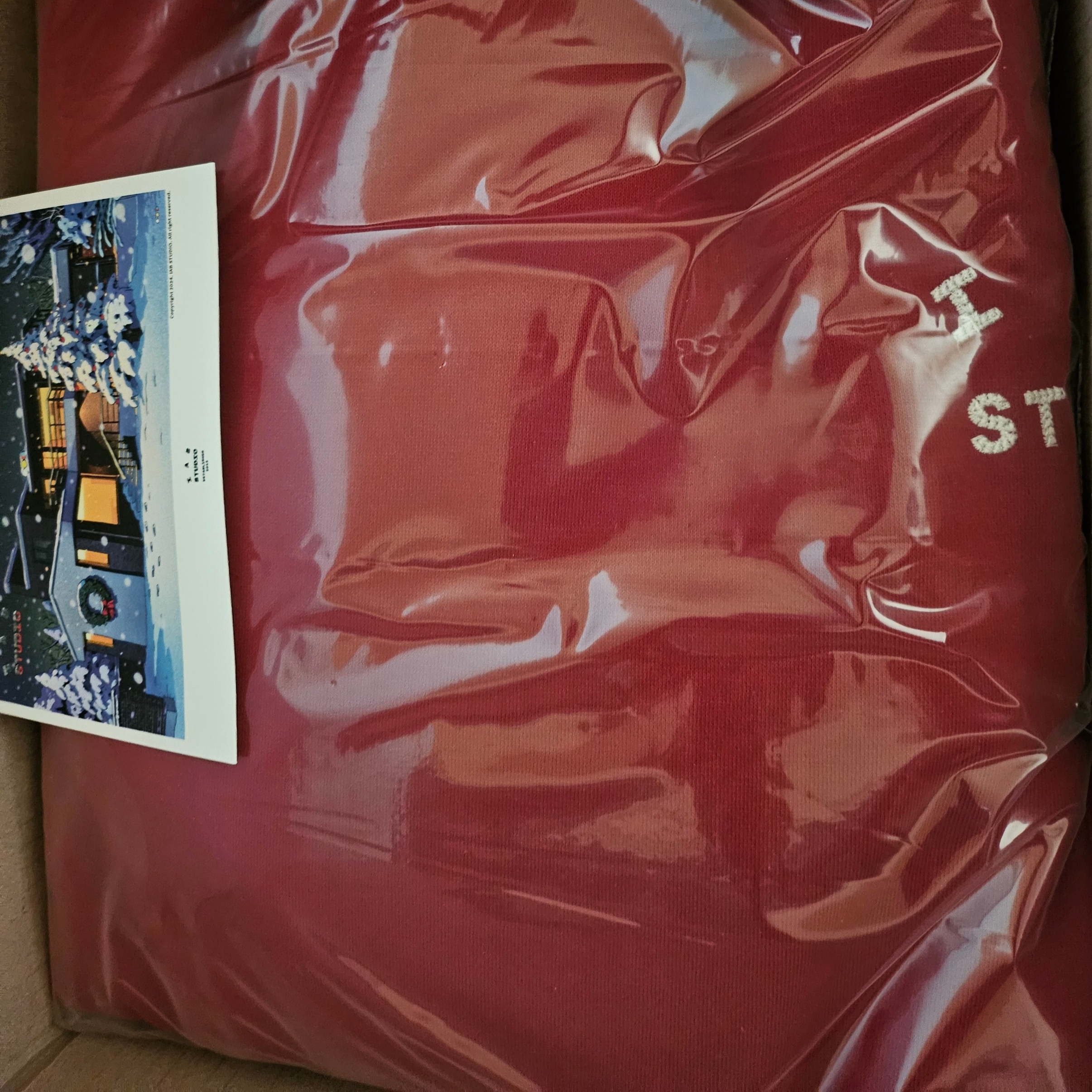 IAB Studio 24 Christmas Hoodie Burgundy Oatmeal 착용 스타일
