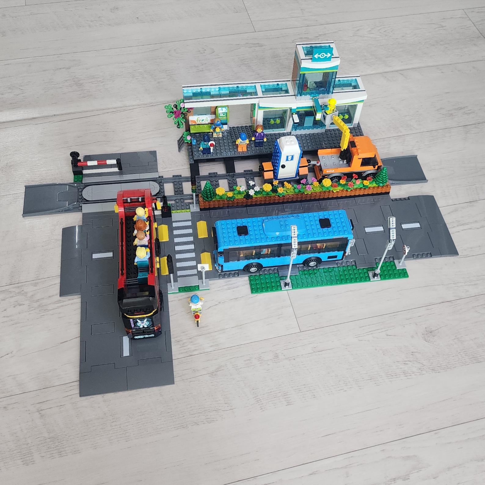 Lego Train Station 착용 스타일