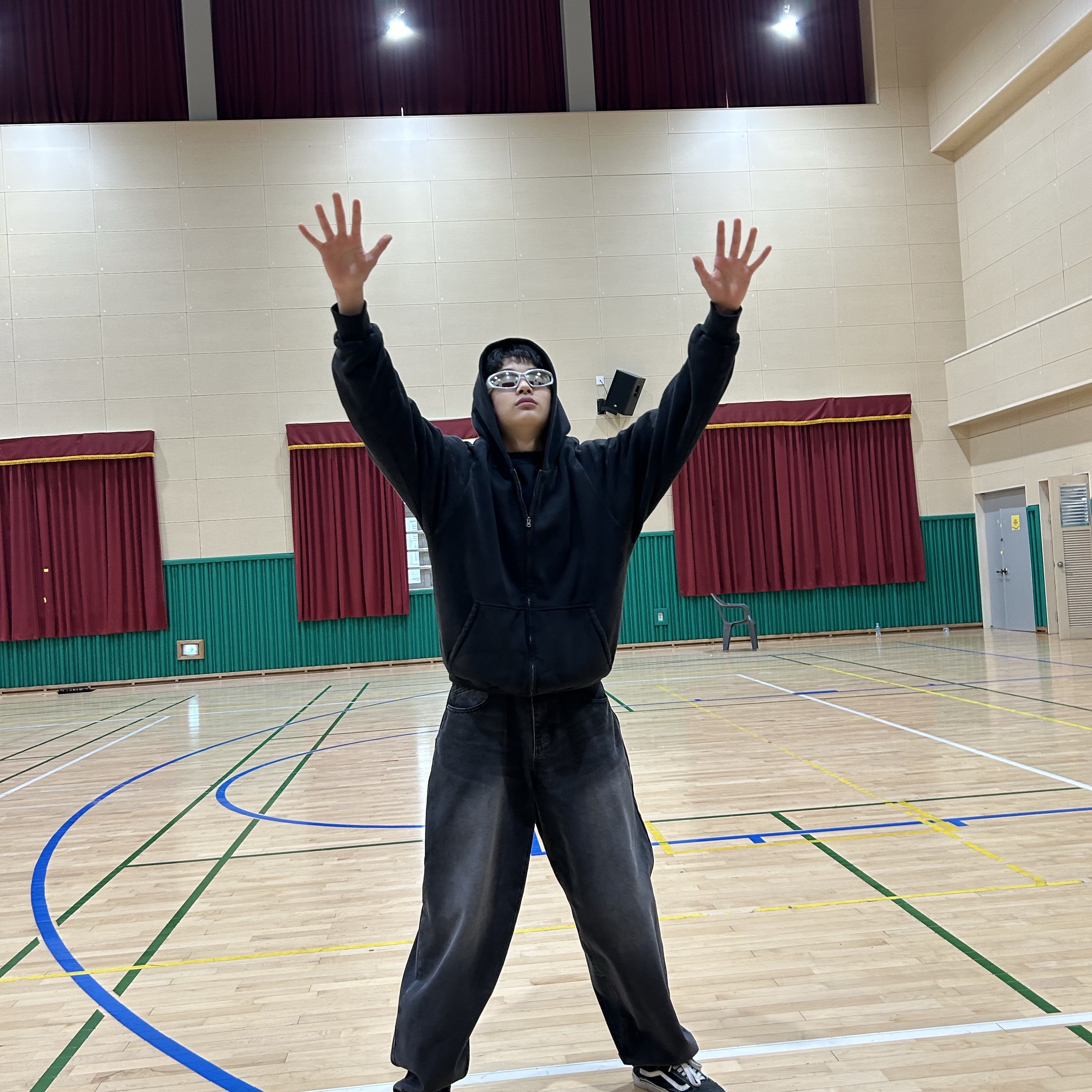 Yeezy YZY Zip-Up Hoodie Black 착용 스타일