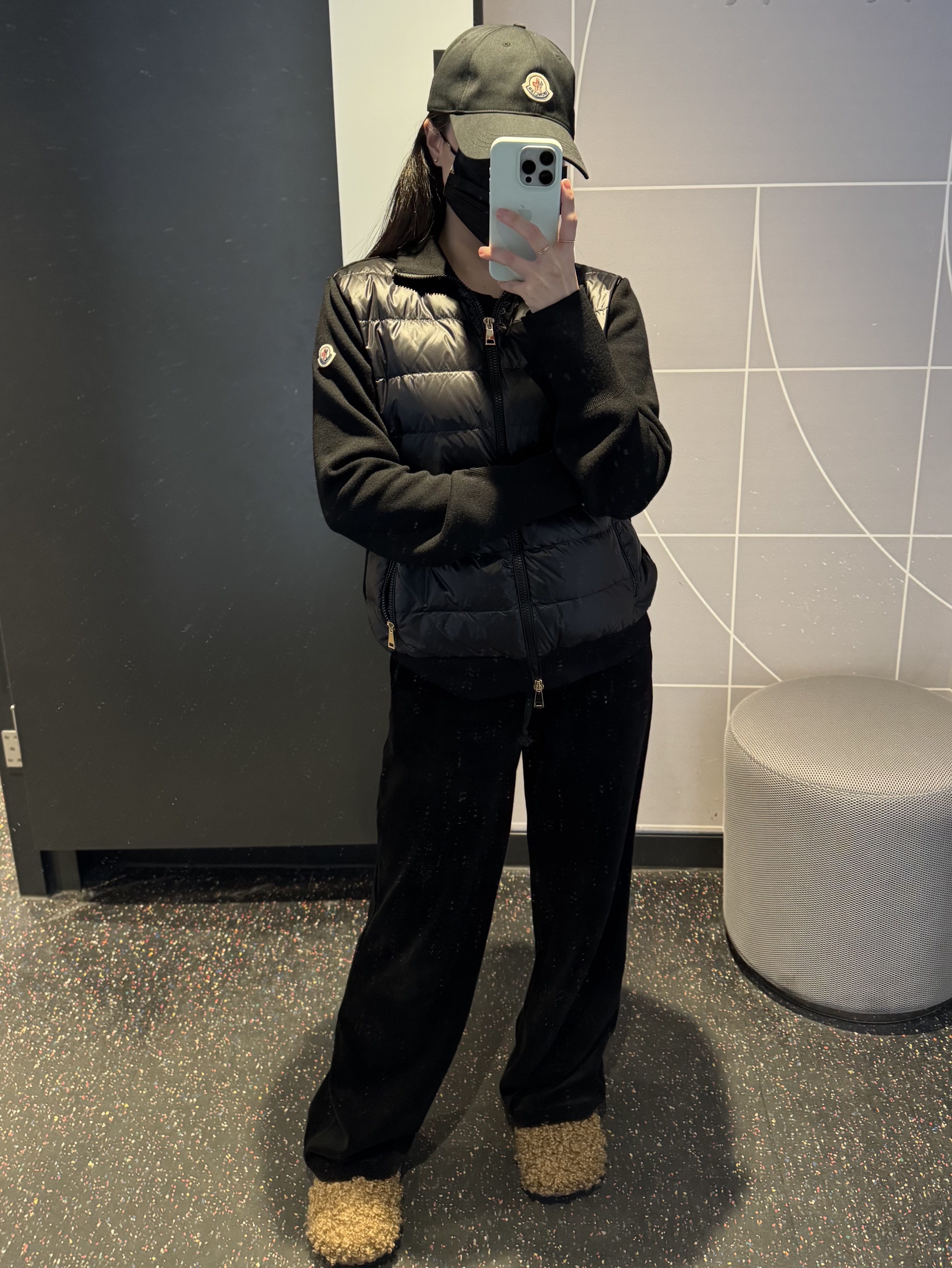 (W) Moncler Tricot Zip-Up Cardigan Black - 24FW, Crocs Classic Faux Doodle Fur Clog Sepia 착용 스타일