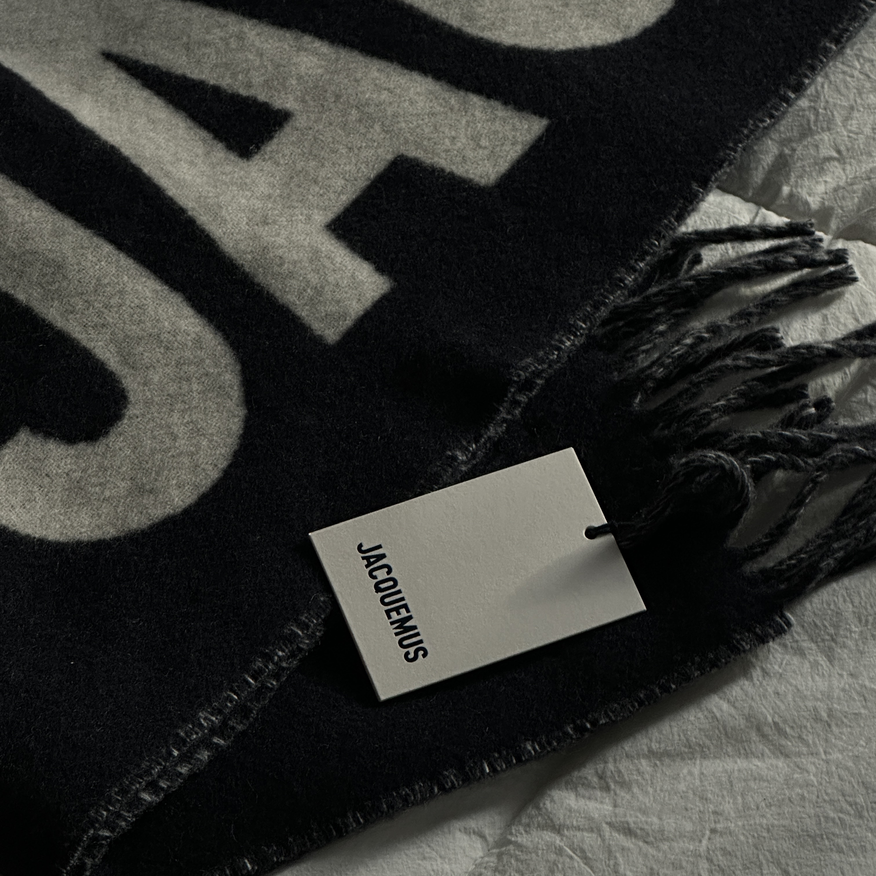 Jacquemus Lecharpe Fringe Logo Muffler Navy, Porter Freestyle Shoulder Bag S Black 착용 스타일 - 2