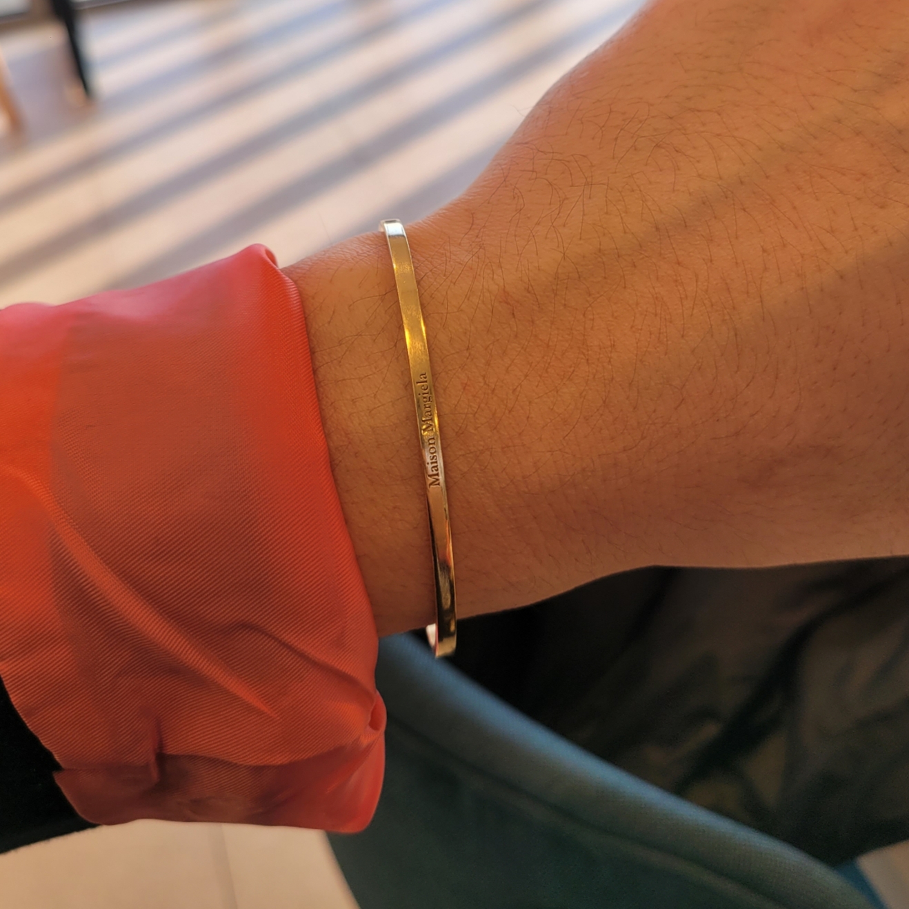Maison Margiela Logo Cuff Yellow 착용 스타일