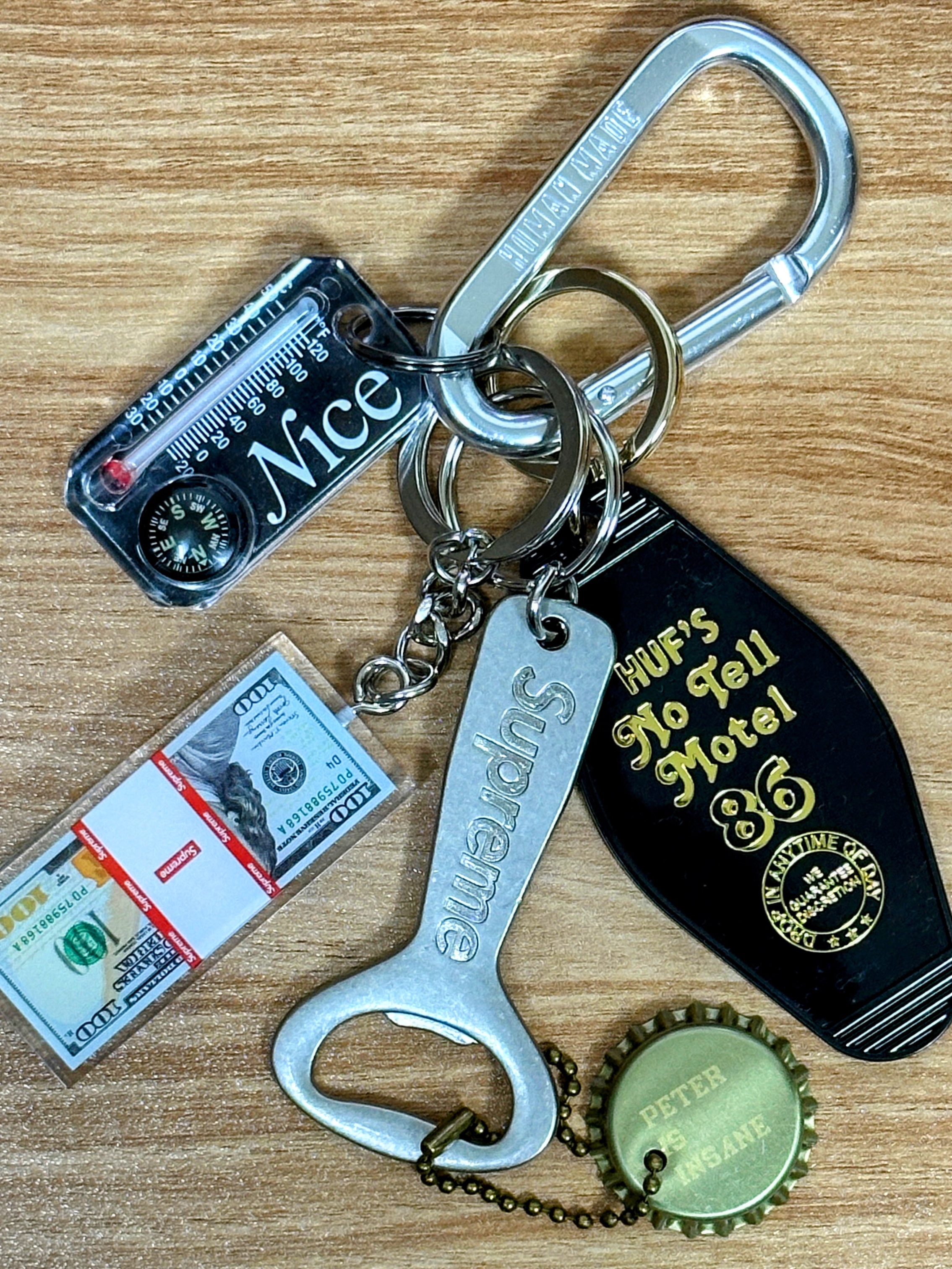 Supreme Cash Paperweight Keychain Multicolor - 24FW, Supreme Bottle Opener Keychain Silver - 24FW 착용 스타일