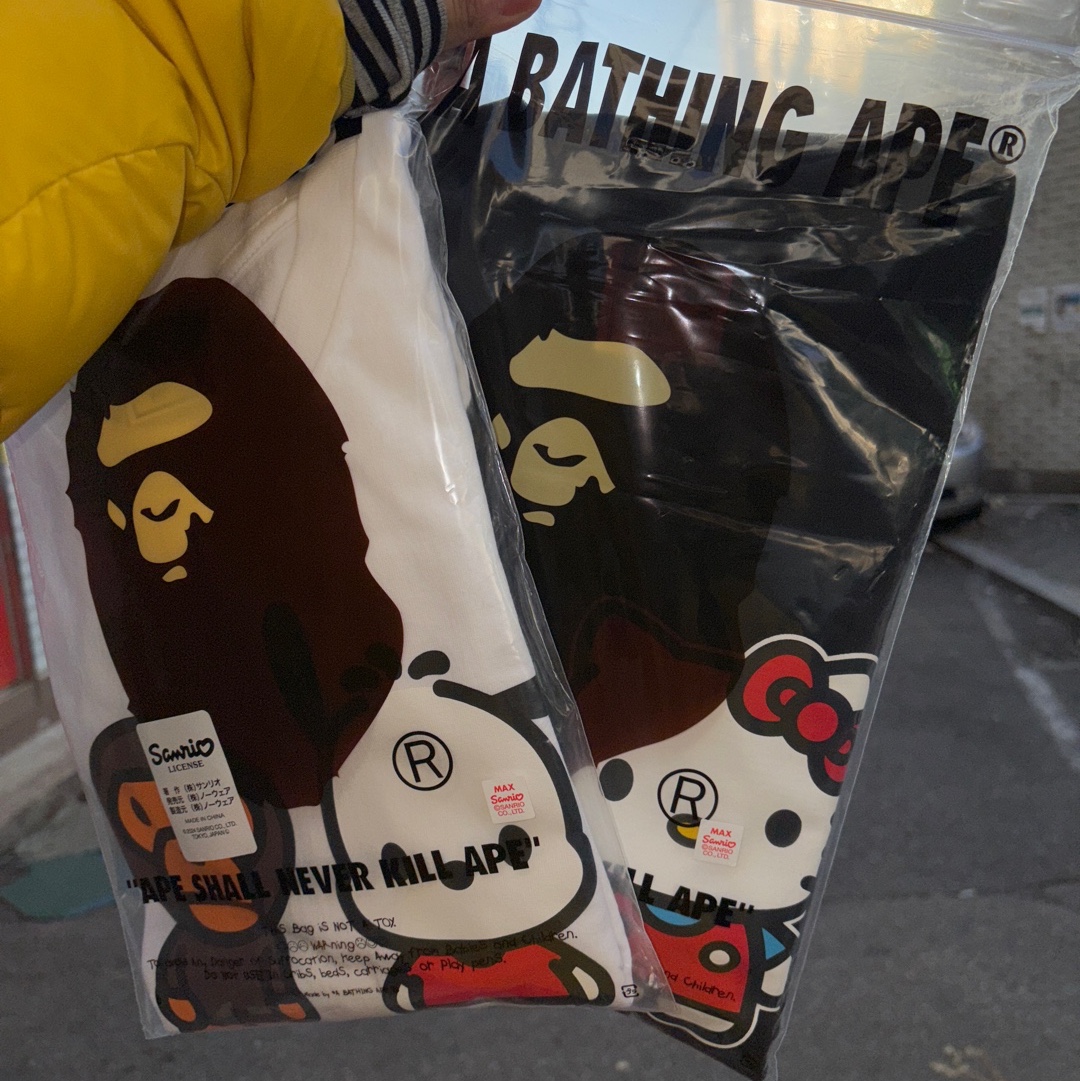 BAPE Baby Milo x Hello Kitty T-Shirt Black - Ginza Store Exclusive 착용 스타일