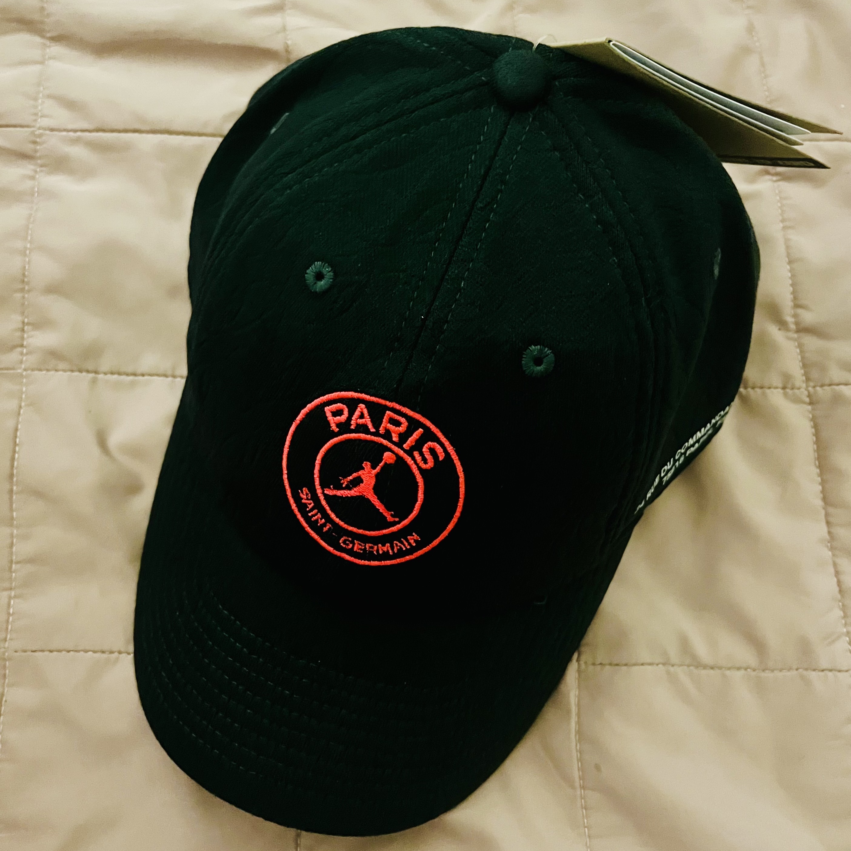 Jordan x Paris Saint-Germain Club Soccer Structure Cap Off Noir Sail 착용 스타일 - 1
