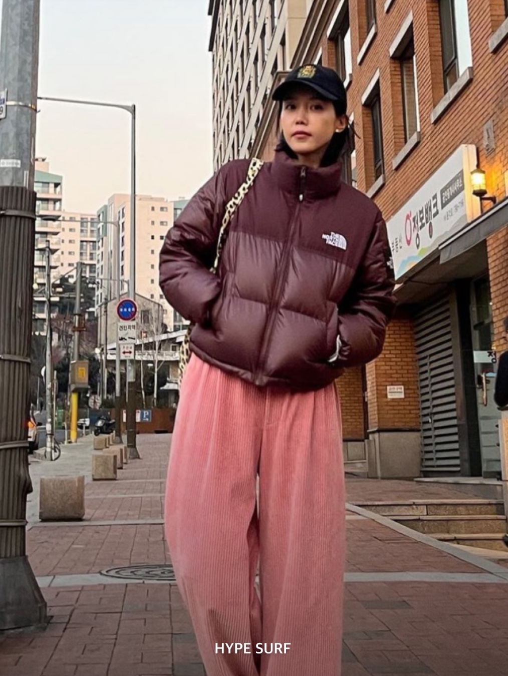 (W) The North Face White Label Novelty Nuptse Down Jacket Cocoa Brown, The North Face 1996 Retro Nuptse Jacket Dark Oak 착용 스타일 - 8