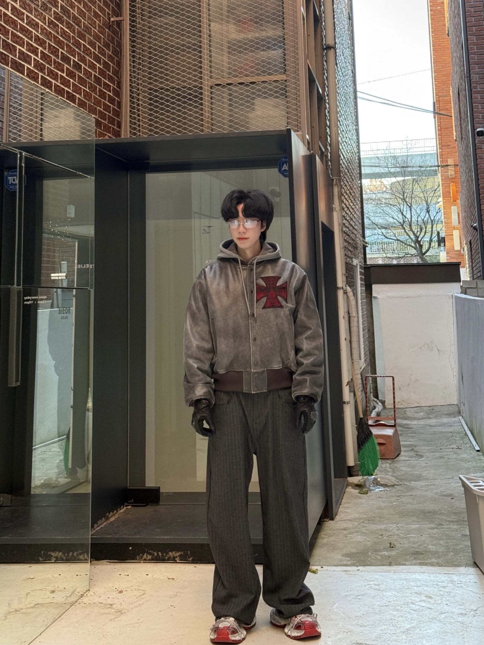 Millo Archive Reflect Stripe Wool Pants Charcoal, Balenciaga 3XL Sneakers White Red 착용 스타일 - 1