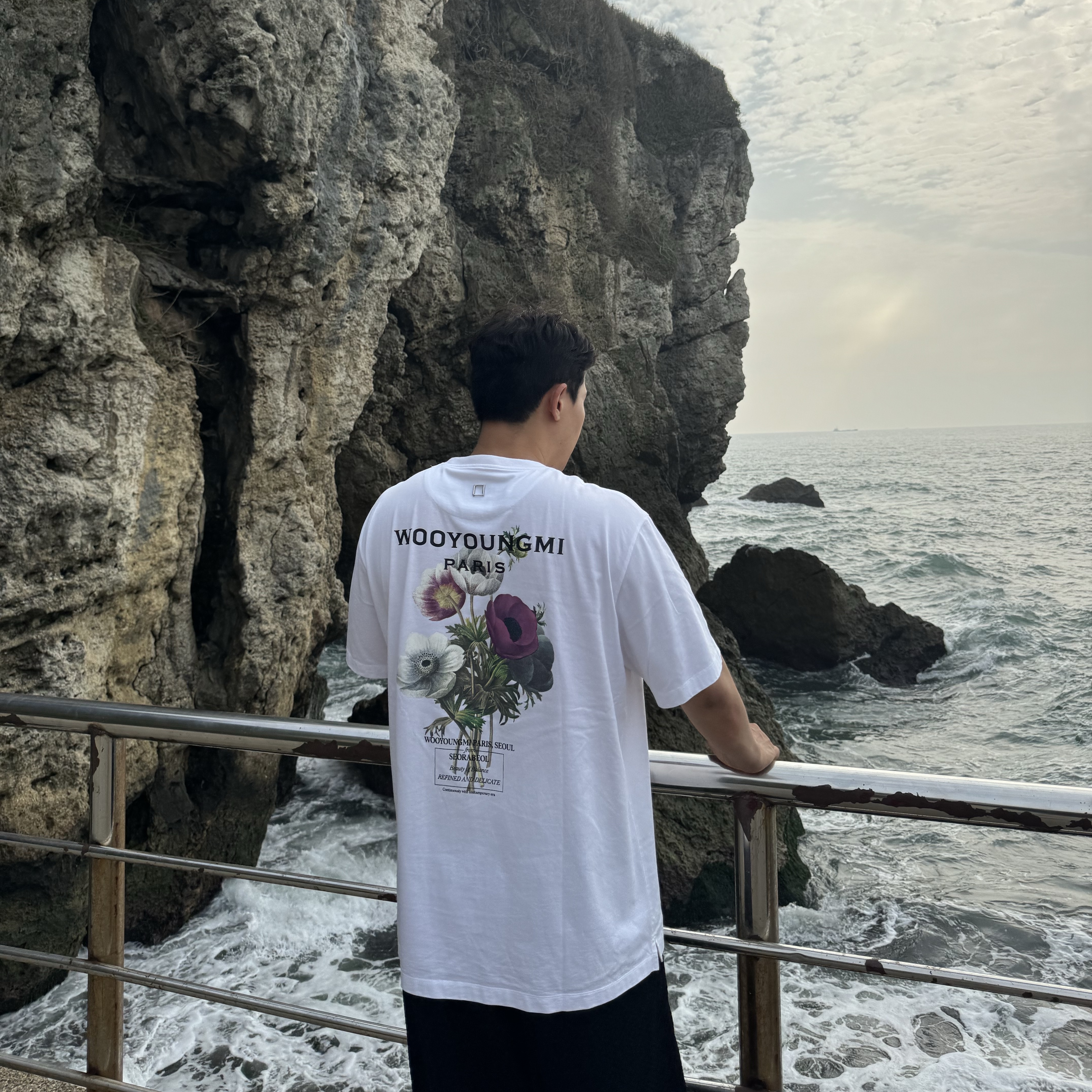 Wooyoungmi Flower Print Back Logo T-Shirt White - 23FW 착용 스타일