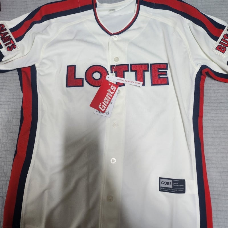 Lotte Giants Champion Home Professional Uniform White (Non Marking Ver.) 착용 스타일