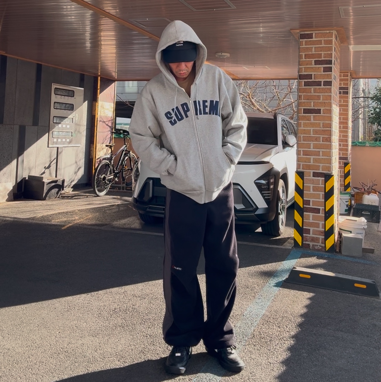 Supreme x The North Face Split 6-Panel Black - 24SS, Supreme Arc Thermal Lined Zip Up Hooded Sweatshirt Heather Grey - 24FW 착용 스타일