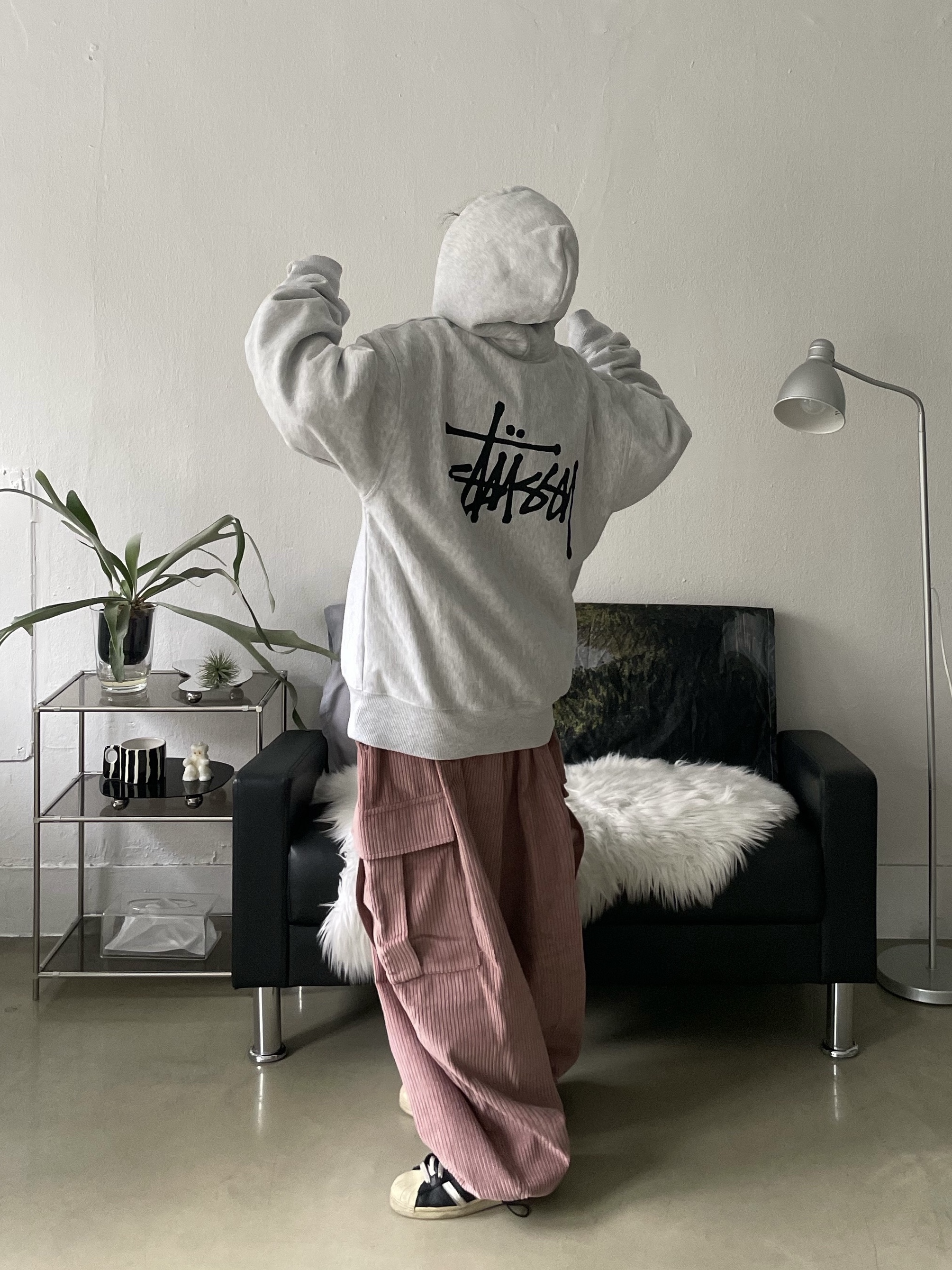 Stussy Basic Stussy Hoodie Ash Heather 2023, Adidas Superstar Premium Black White 착용 스타일 - 3