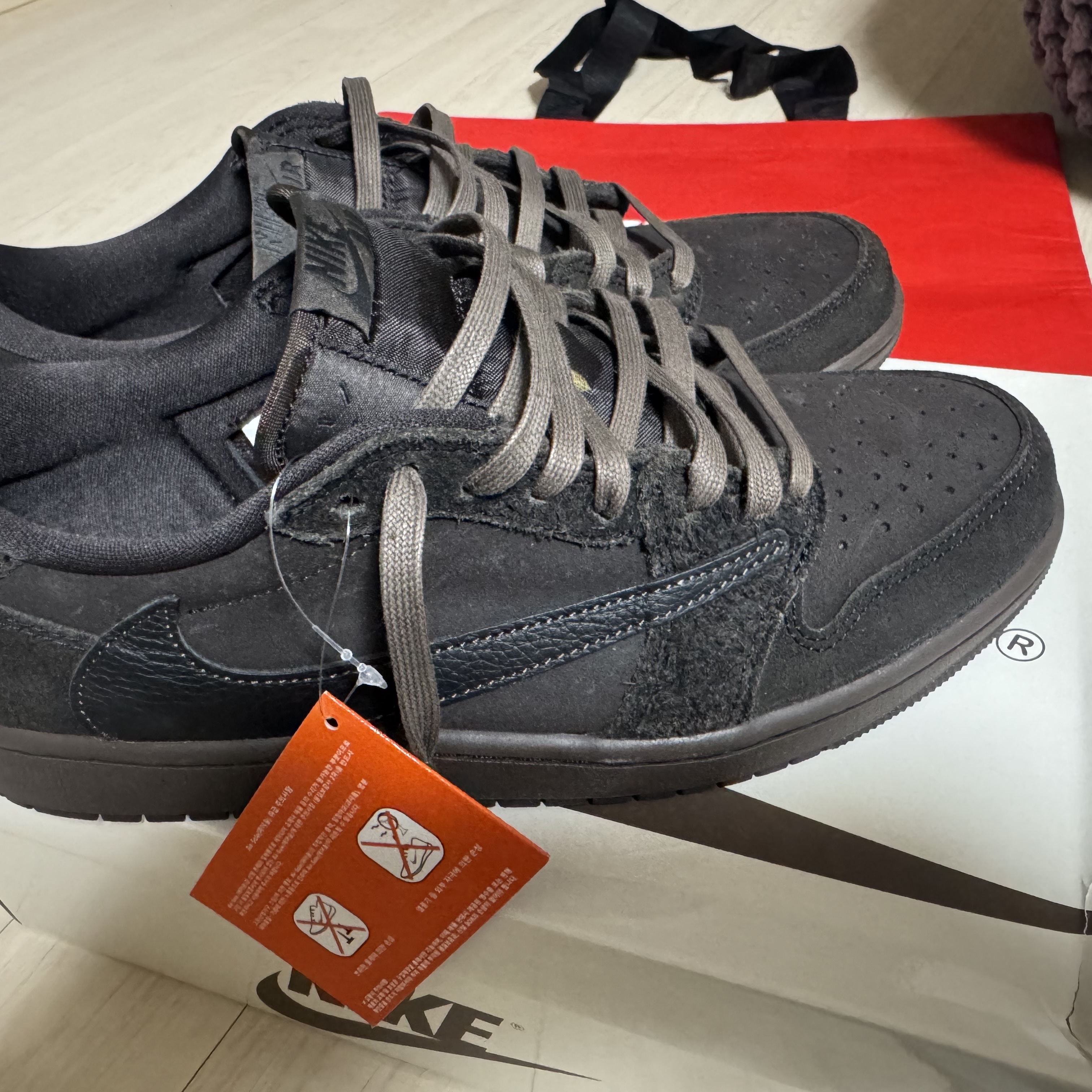 Jordan 1 x Travis Scott Retro Low OG SP Velvet Brown and Dark Mocha 착용 스타일
