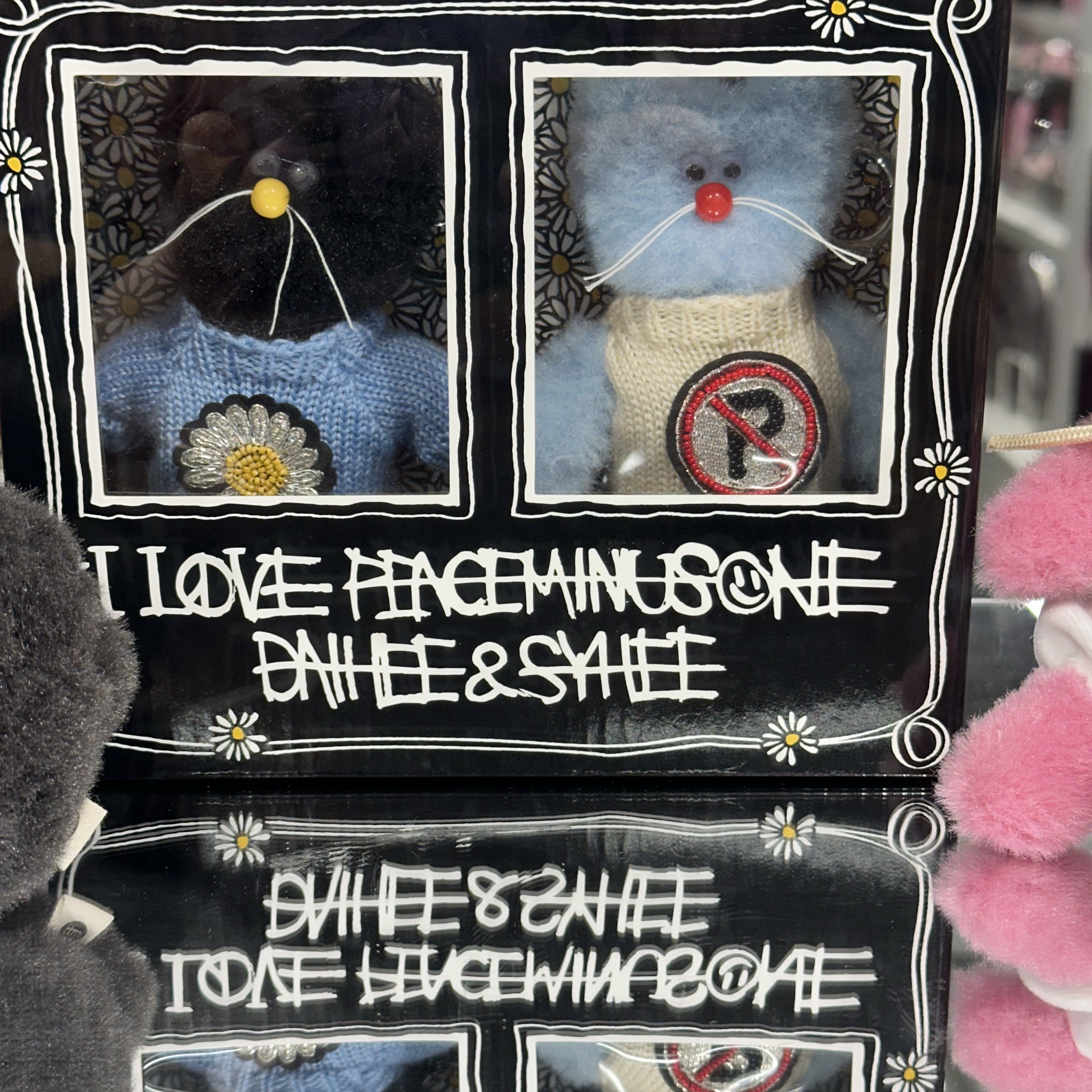 Monamhee x Peaceminusone Daihee Plush Keyring, Monamhee x Peaceminusone Syhee Plush Keyring 착용 스타일