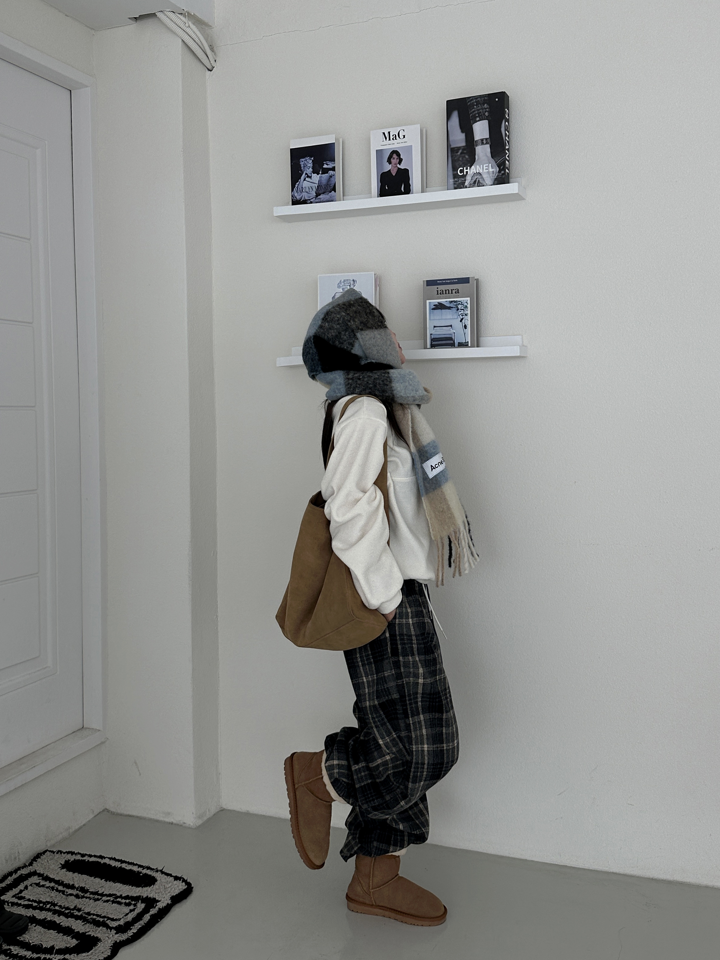 Acne Studios Mohair Check Muffler Blue Beige Black 착용 스타일 - 2