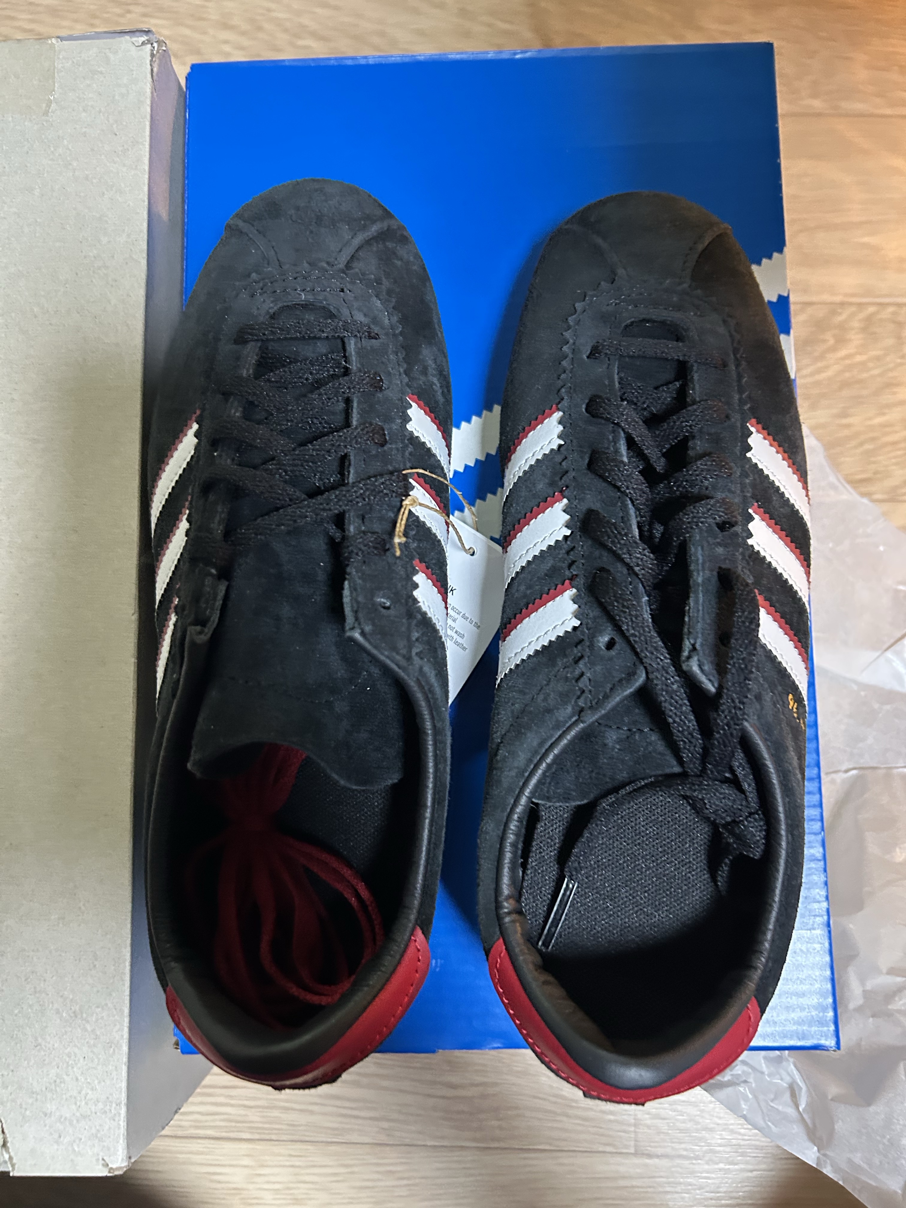 Adidas London 96 Core Black Cloud White 착용 스타일