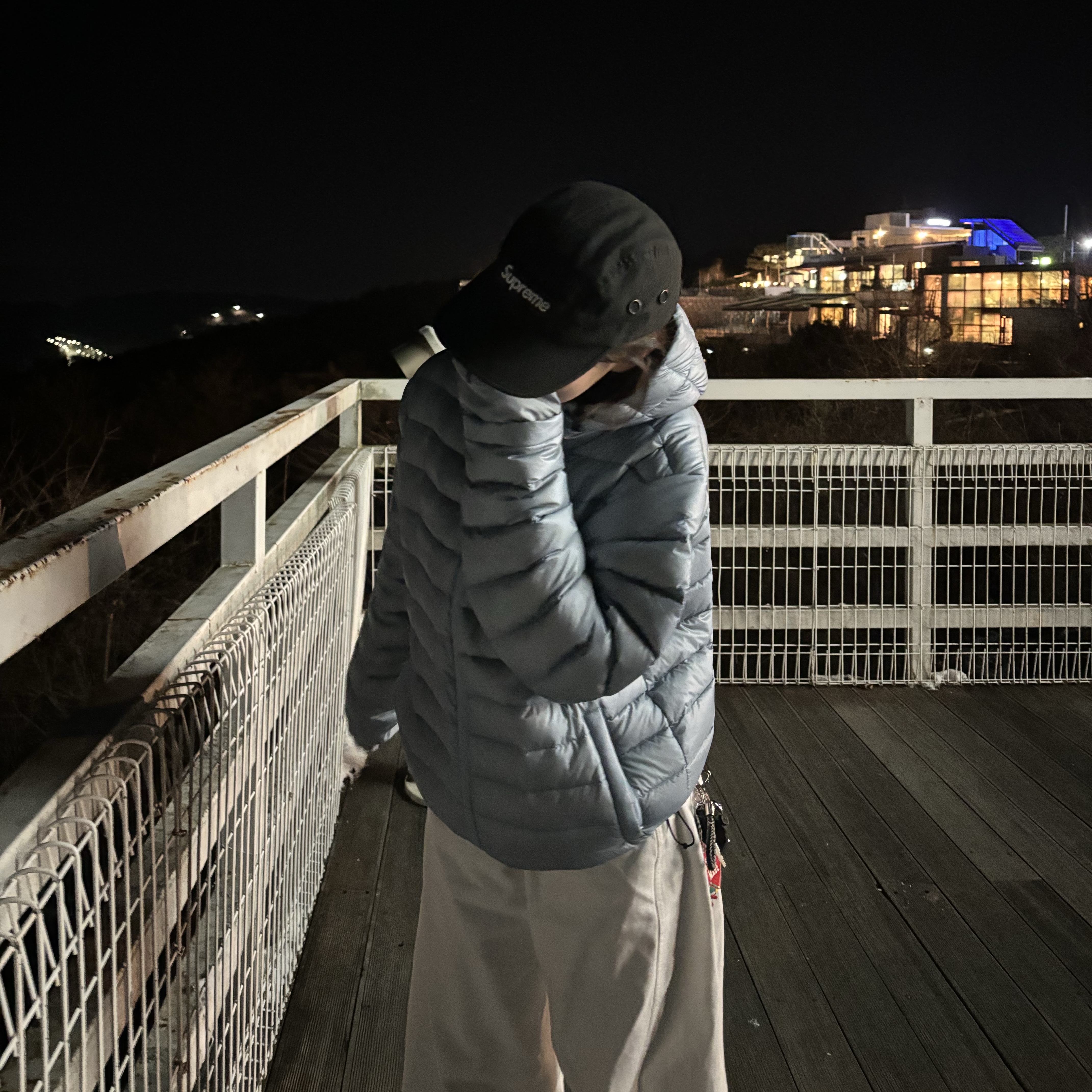 Sansan Gear Suffix Puffer Jacket Sky Blue - 24FW, Supreme Military Camp Cap Black - 24SS 착용 스타일 - 4