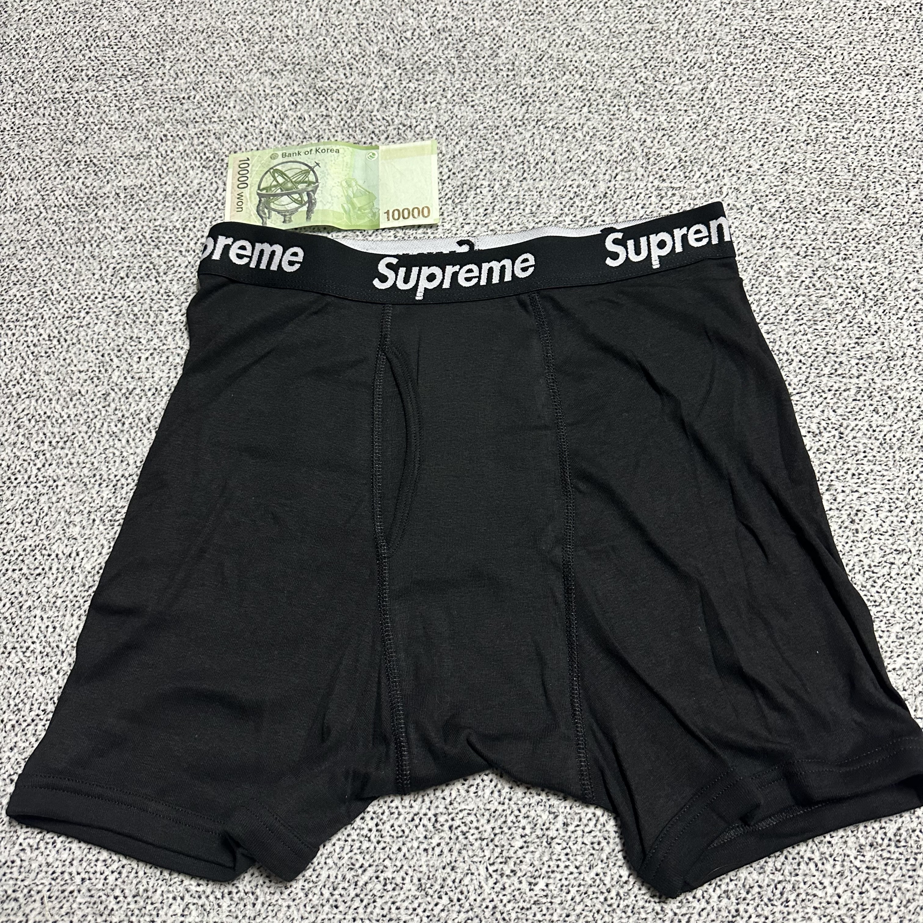 Supreme Hanes Boxer Briefs Black (4 Pack) 착용 스타일 - 1