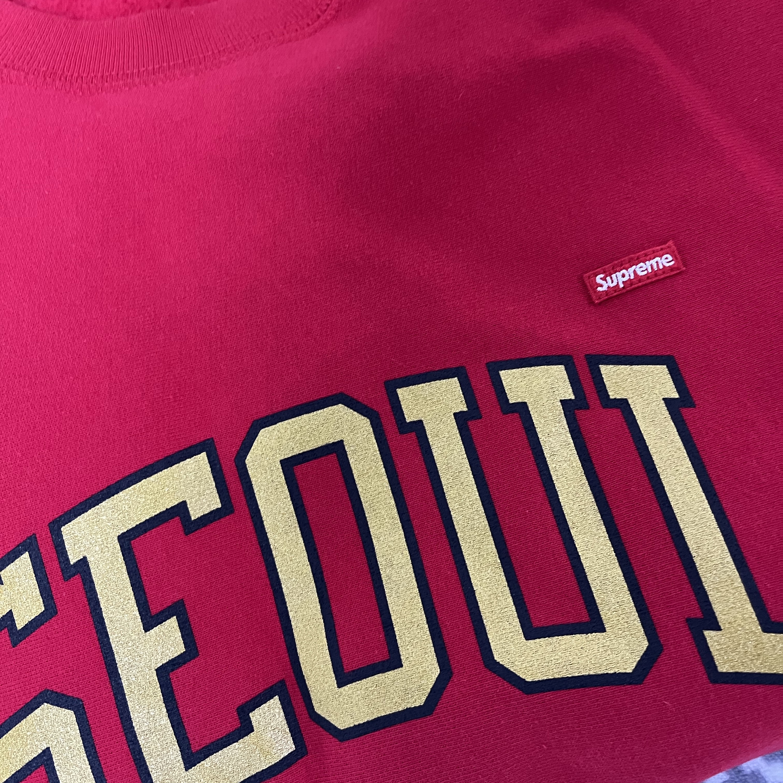Supreme Seoul Shop Small Box Crewneck Red - 24SS 착용 스타일