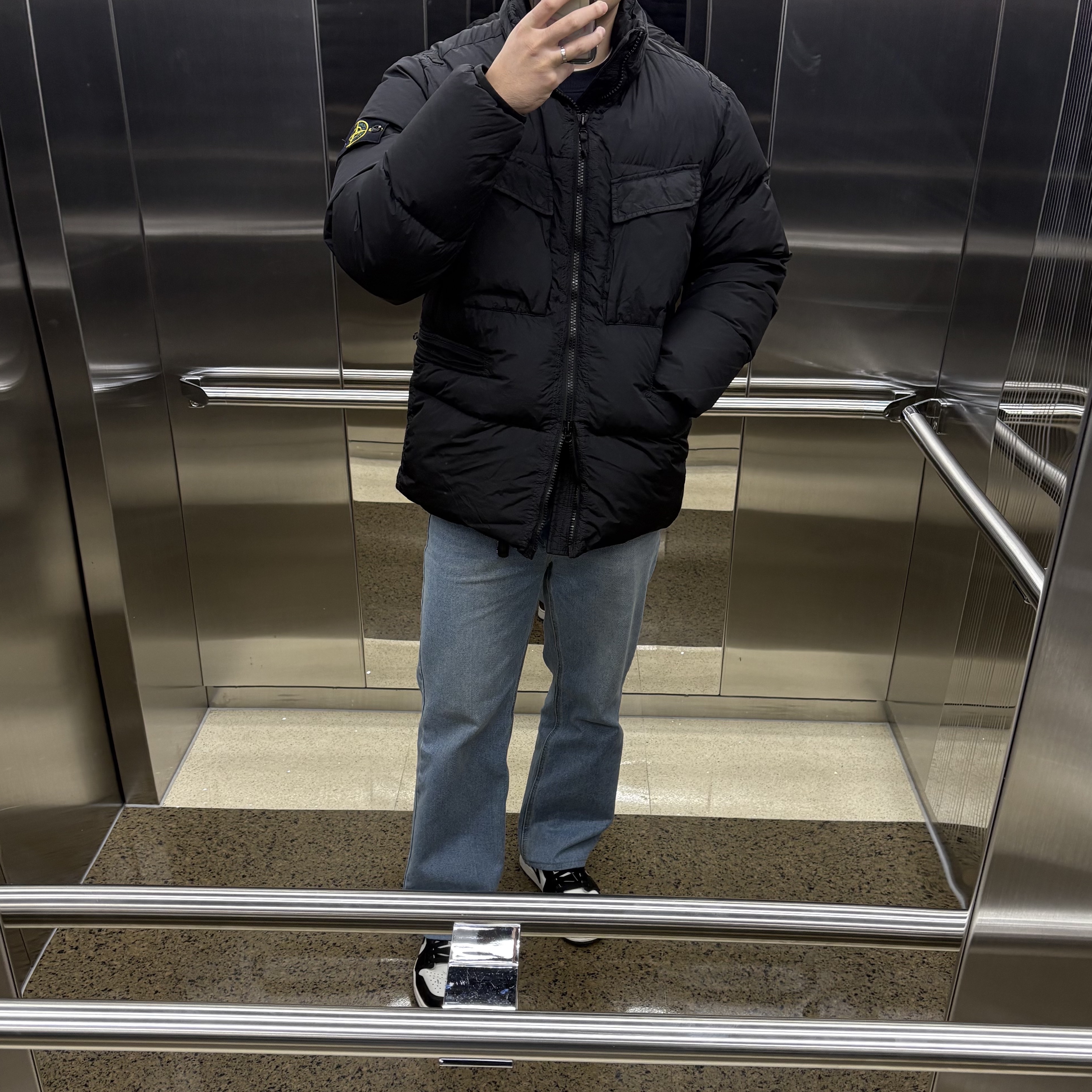 Stone Island 40123 Garment Dyed Crinkle Reps R-NY Down Jacket Black - 22FW, C.P. Company Diagonal Raised Fleece Sweatshirt Navy - 23FW 착용 스타일