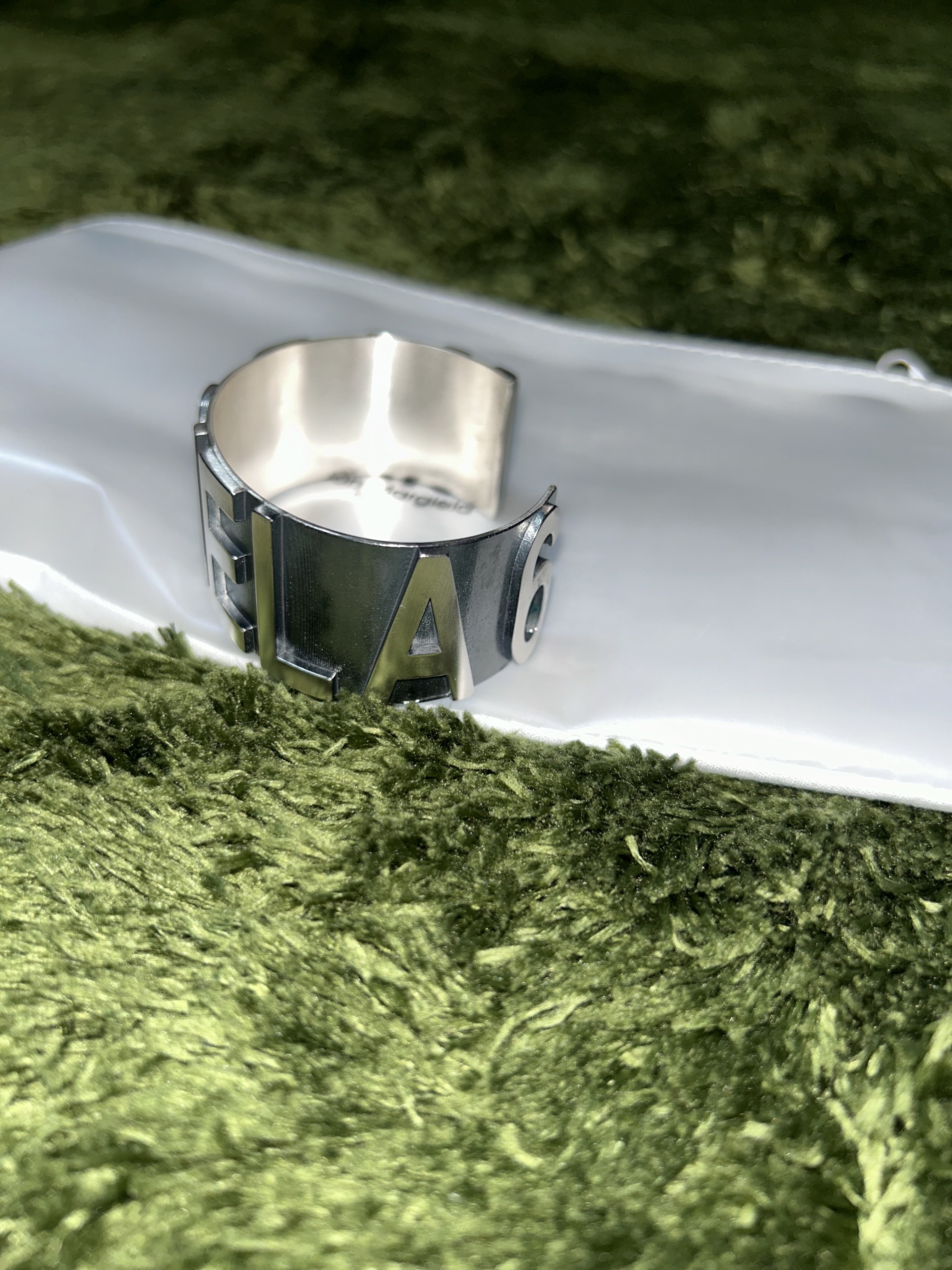 (W) MM6 Maison Margiela Logo Bracelet Silver 착용 스타일 - 6