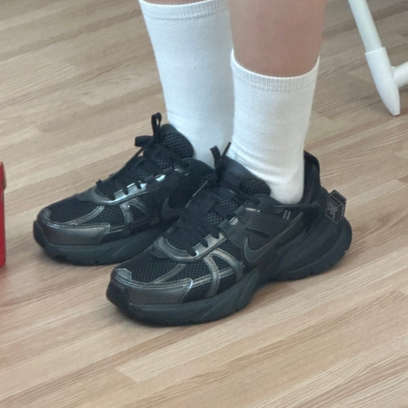 Nike V2K Run Black Anthracite 착용 스타일