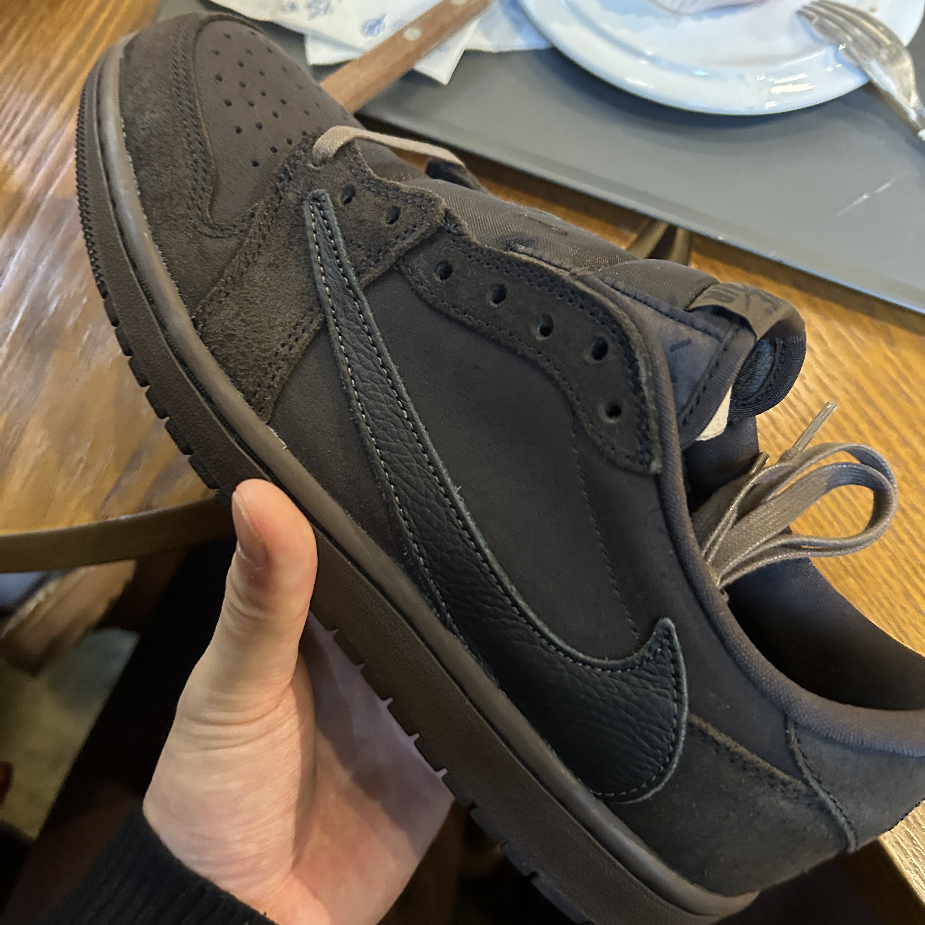 Jordan 1 x Travis Scott Retro Low OG SP Velvet Brown and Dark Mocha 착용 스타일