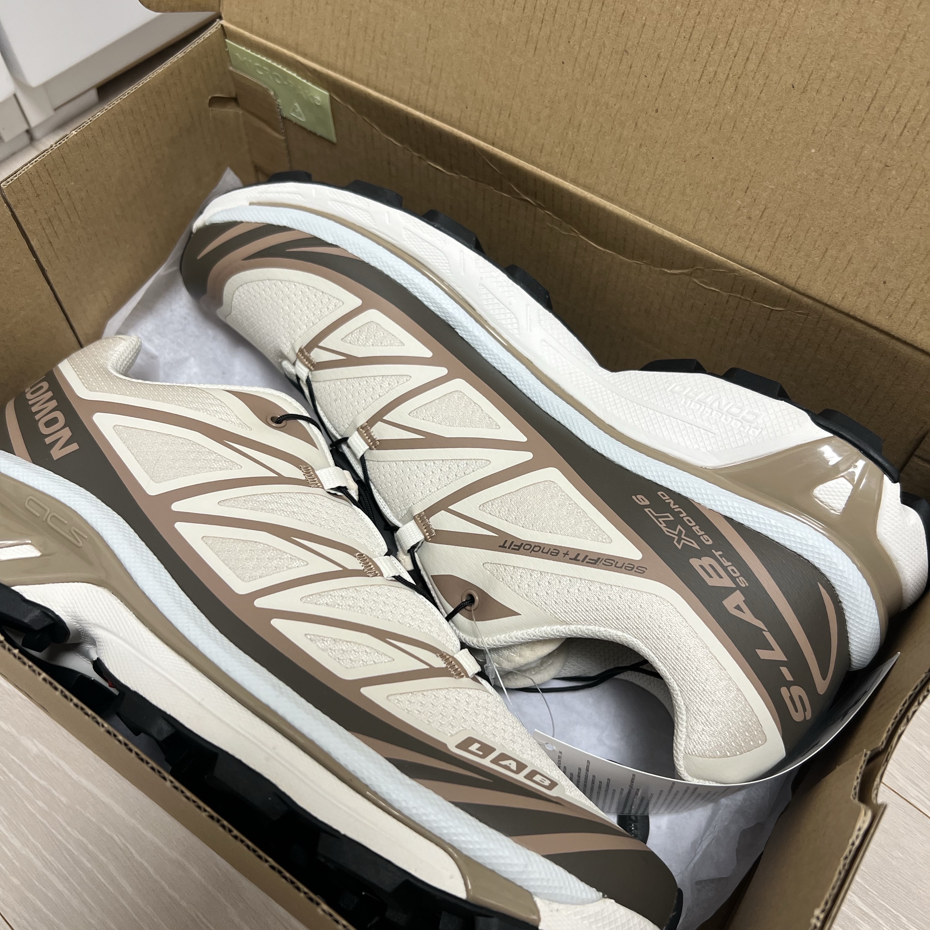 Salomon XT-6 Almond Milk Portabella 착용 스타일