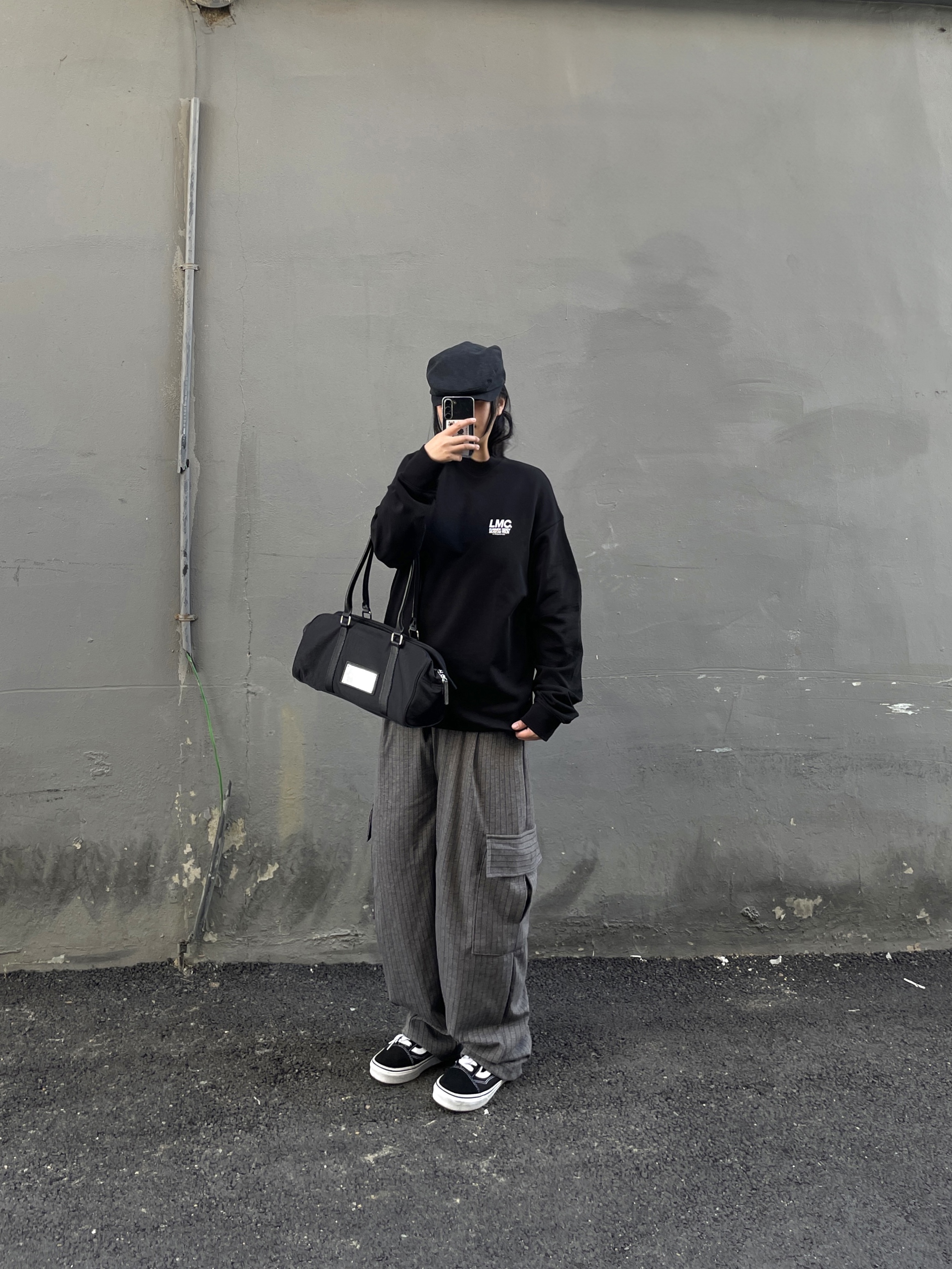 Vans Old Skool Platform Black White, Matin Kim Sporty Tote Bag Black 착용 스타일 - 2