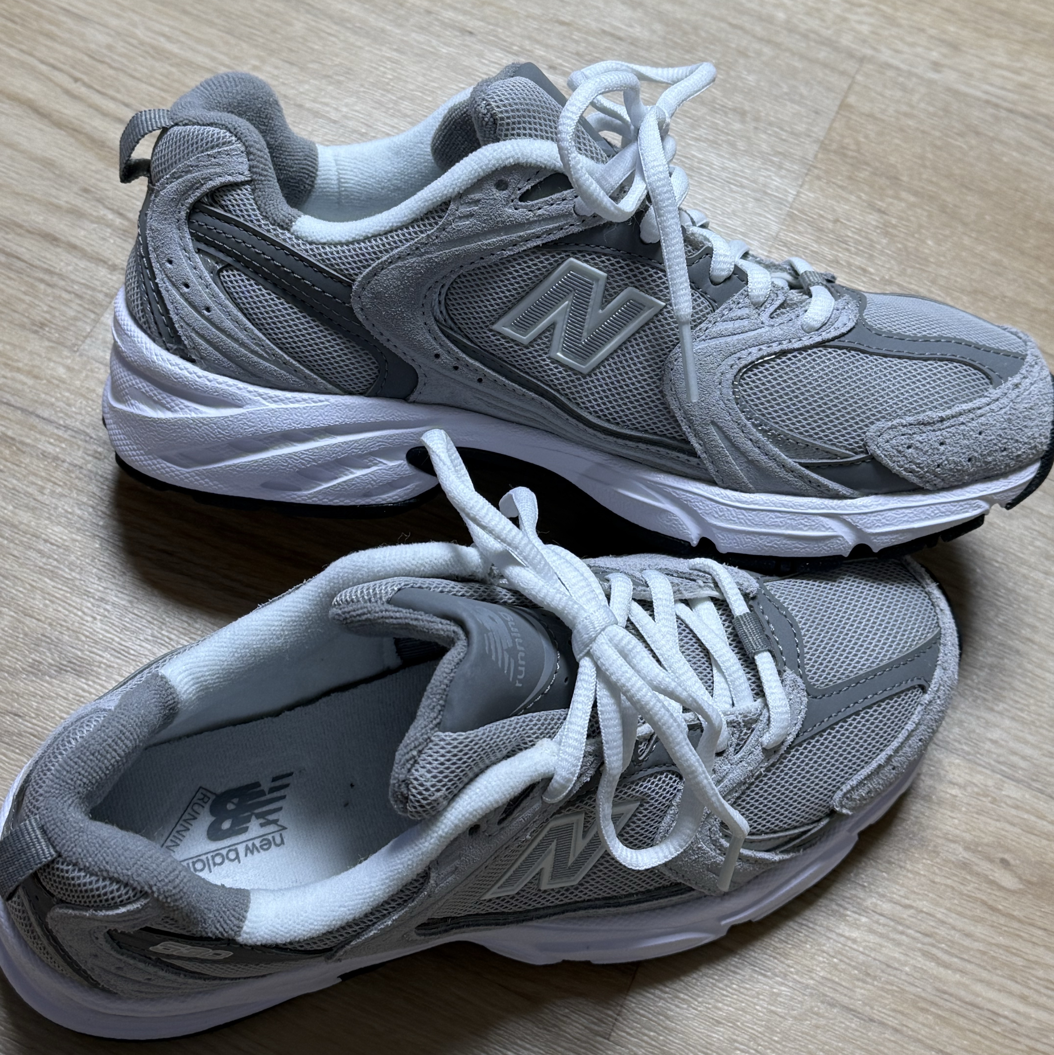 New Balance 530 Grey 착용 스타일 - 3