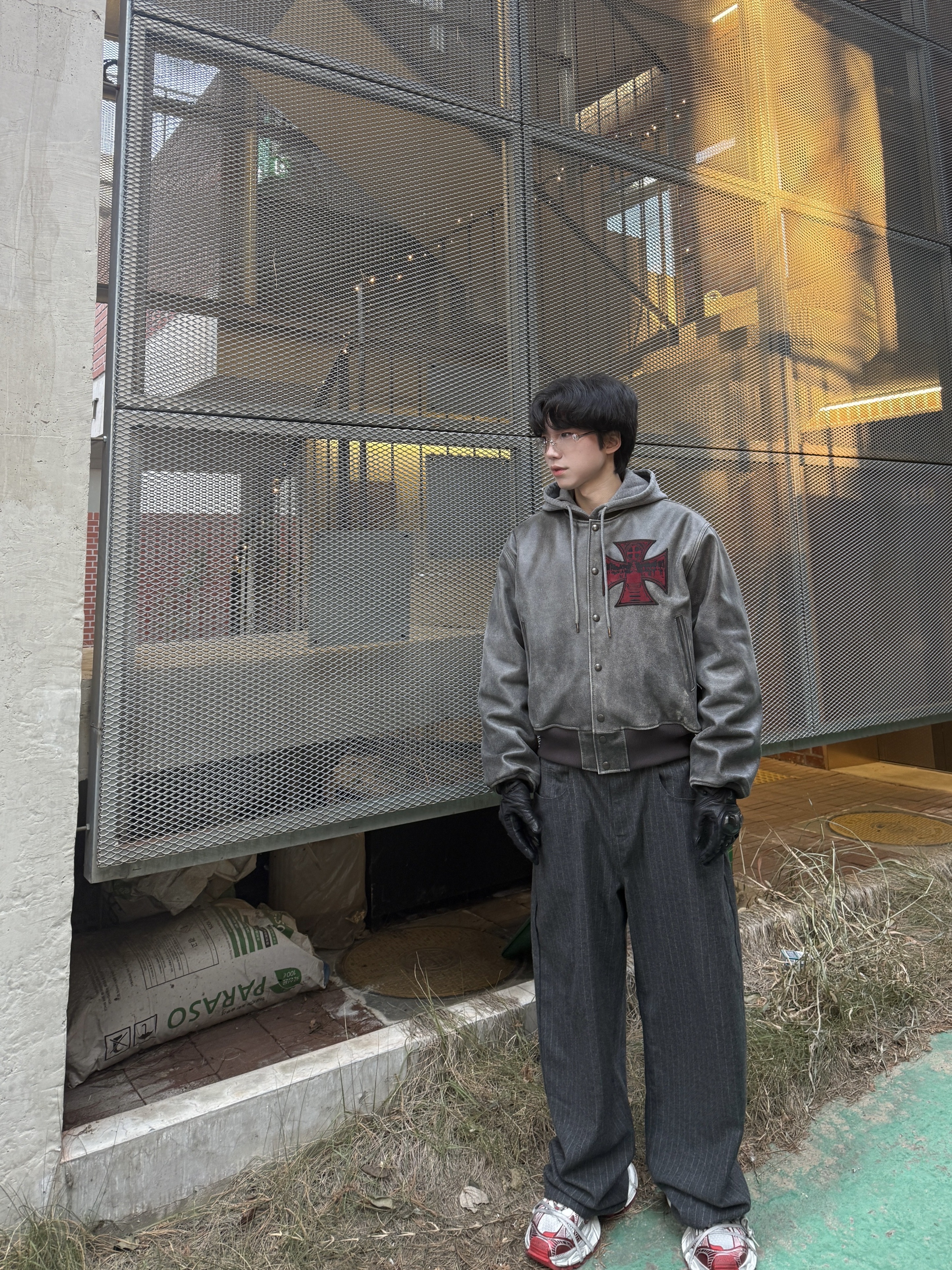 Millo Archive Reflect Stripe Wool Pants Charcoal, Balenciaga 3XL Sneakers White Red 착용 스타일 - 2
