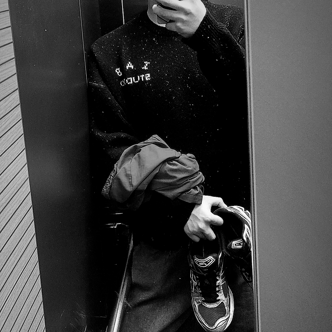 IAB Studio Knit Black, Asics Gel-Kayano 14 Monaco Blue Black 착용 스타일