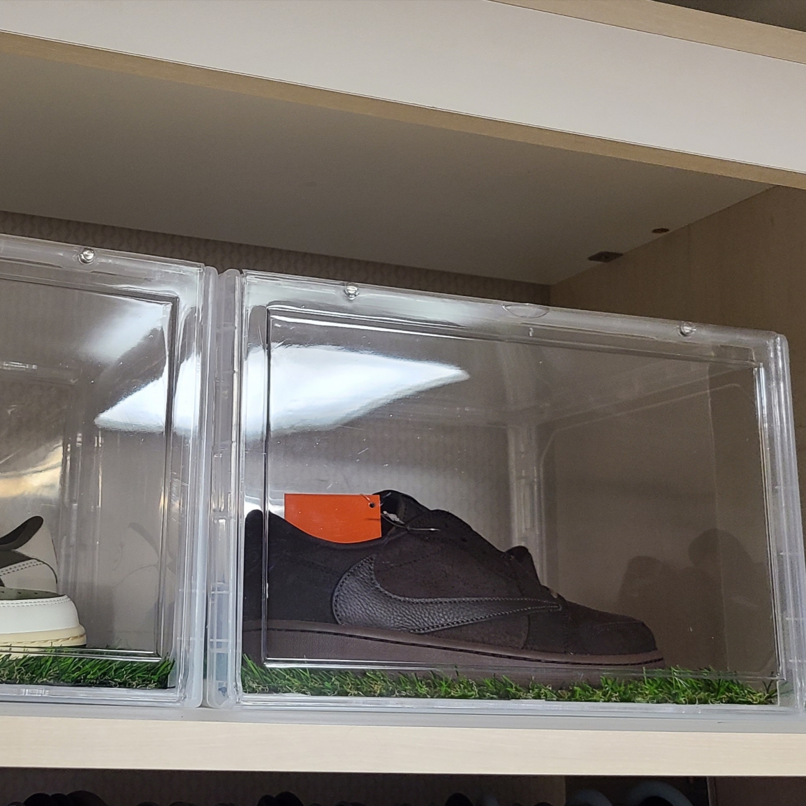 Jordan 1 x Travis Scott Retro Low OG SP Velvet Brown and Dark Mocha 착용 스타일 - 2
