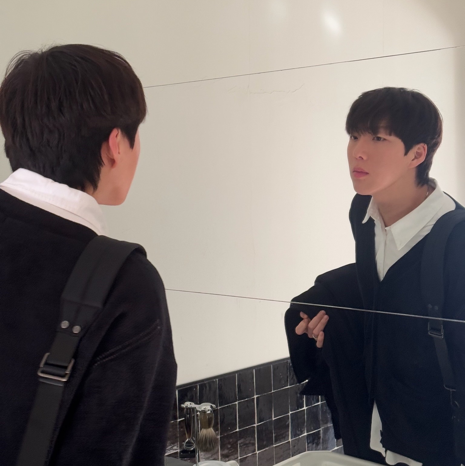 (W) Nothing Written Single Oversized Wool Jacket Dark Navy 착용 스타일 - 2
