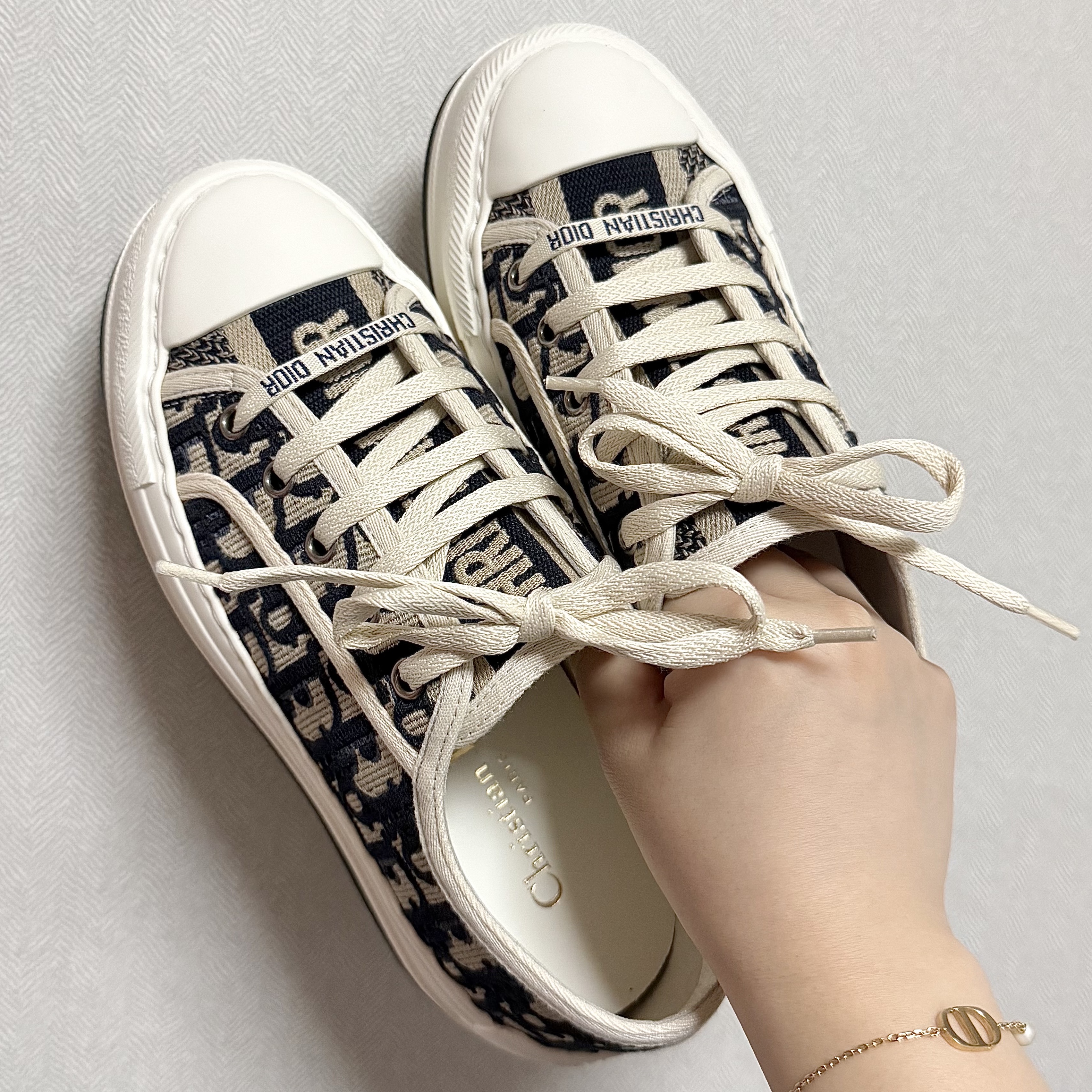 (W) Dior Walk'N'Dior Platform Sneakers Deep Blue Dior Oblique 착용 스타일 - 1
