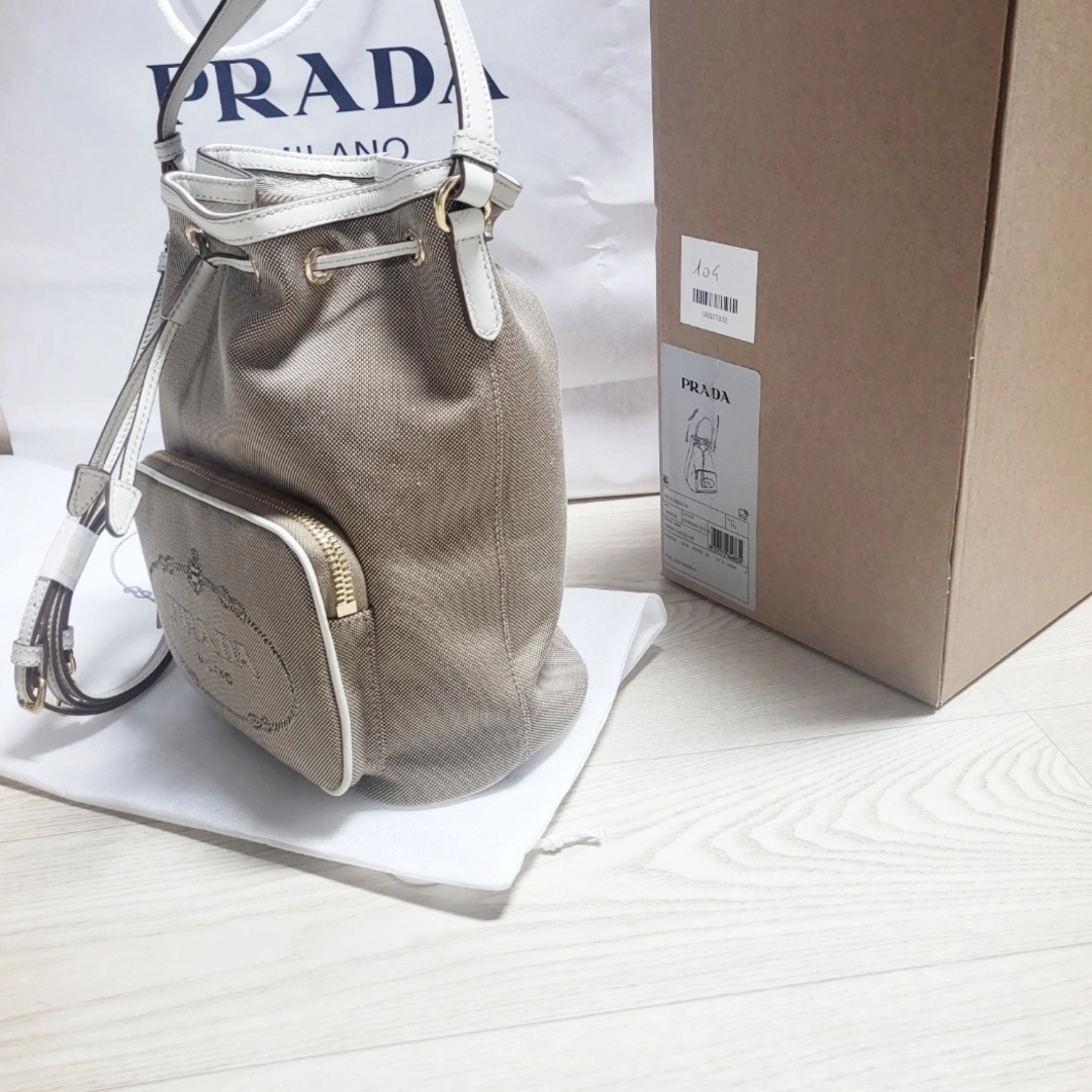 Prada Duet Shoulder Bag Beige White 착용 스타일