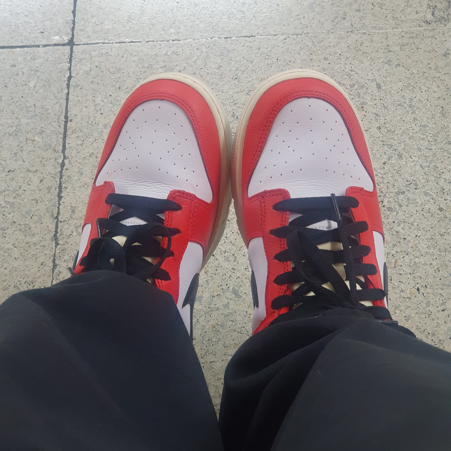 Nike Dunk Low Retro PRM University Red Black 착용 스타일